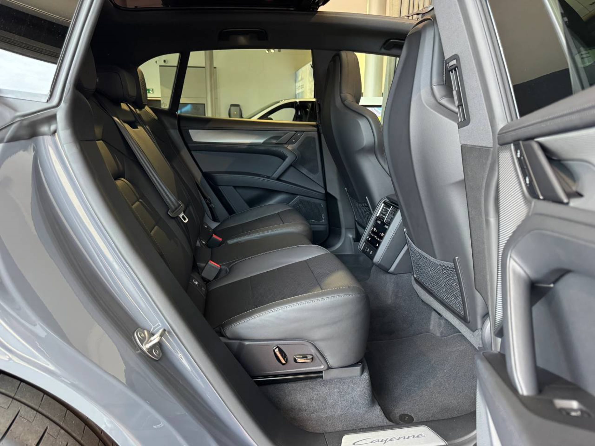 PORSCHE Cayenne Electric-image-20