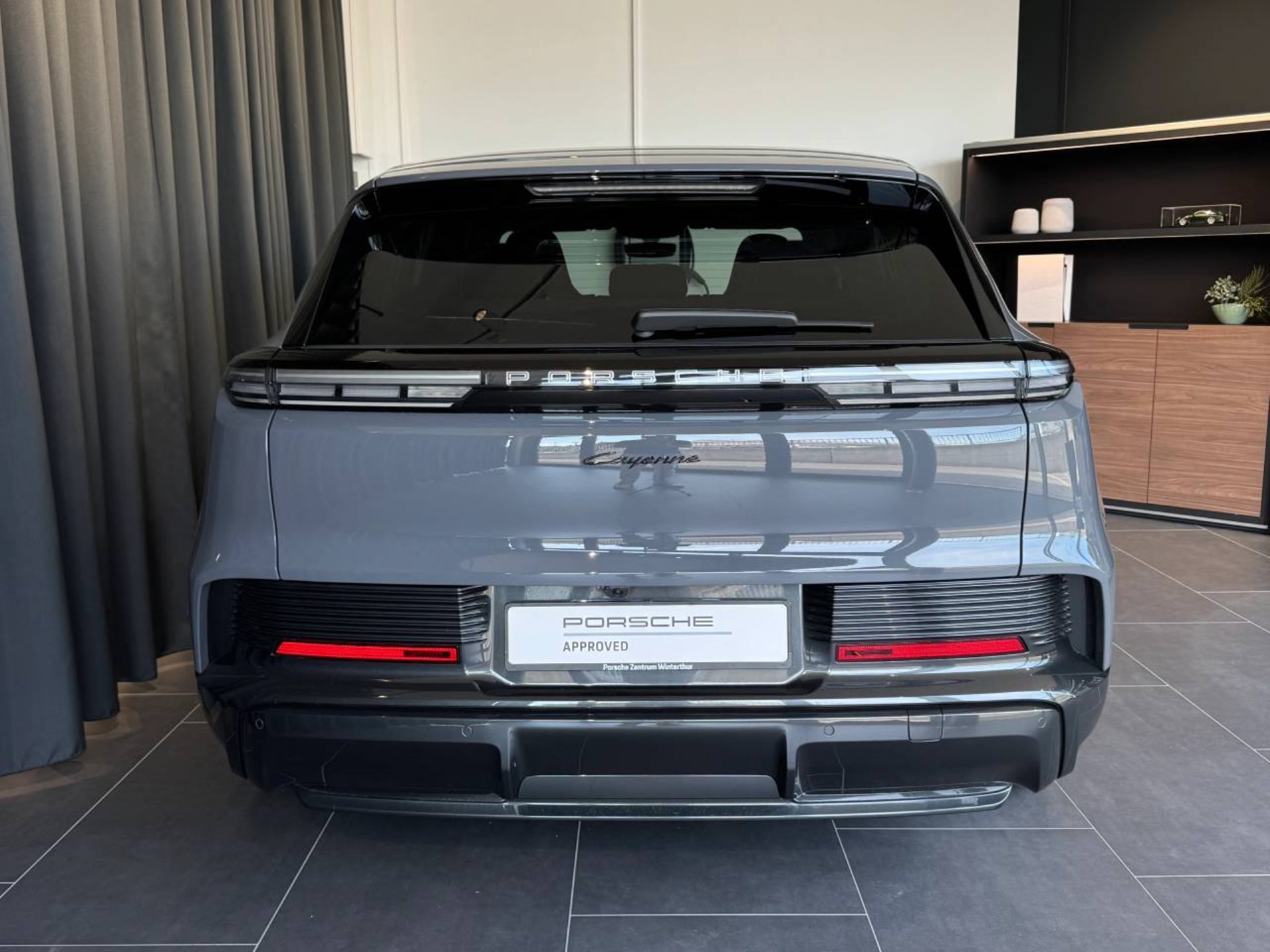 PORSCHE Cayenne Electric-image-5