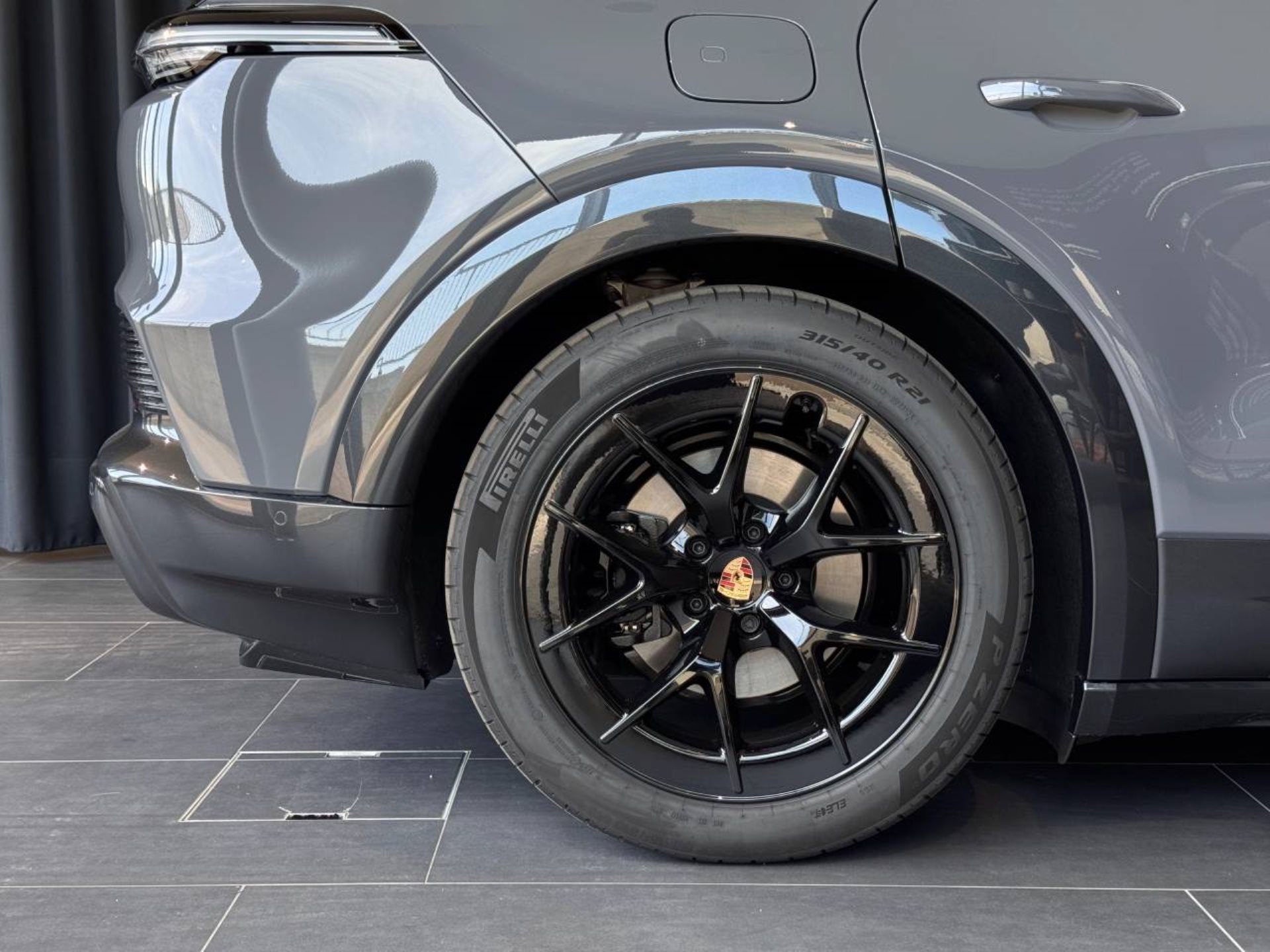 PORSCHE Cayenne Electric-image-11