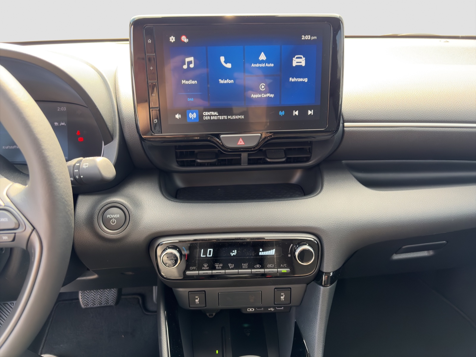 TOYOTA Yaris 1.5 VVT-i HSD Trend-image-12