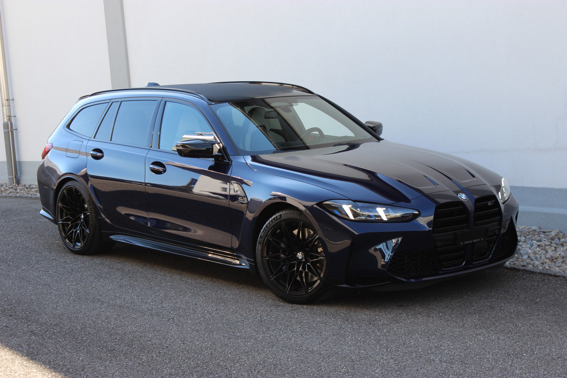 BMW M3 Touring xDrive Competition Individual *TANSANITBLAU METALLIC*-showroom-element-2