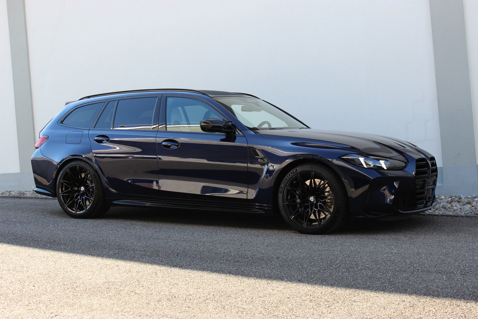 BMW M3 Touring xDrive Competition Individual *TANSANITBLAU METALLIC*-image-5