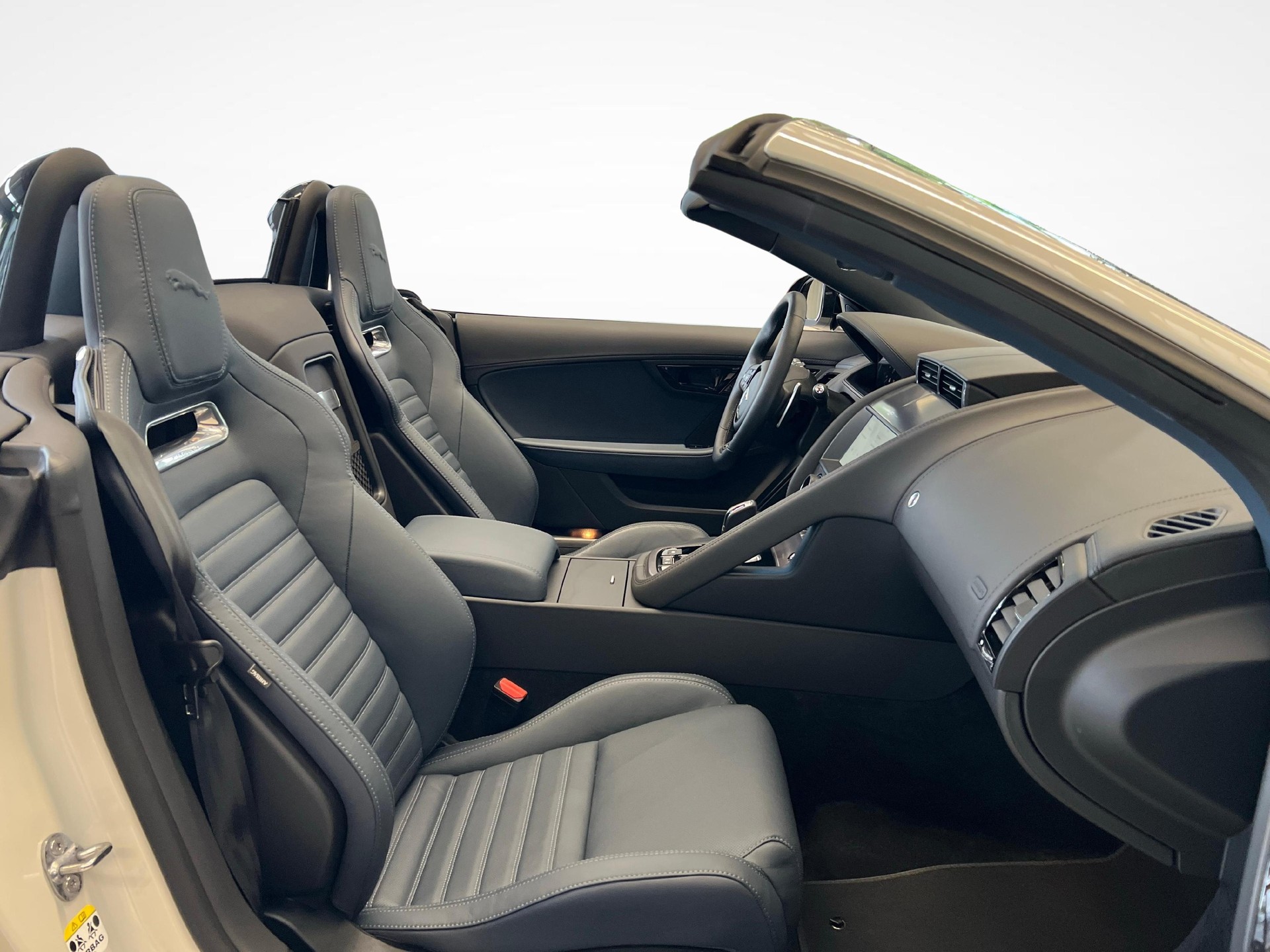 JAGUAR F-Type Convertible 5.0 V8 R AWD ZP Edition einer von 150-image-9