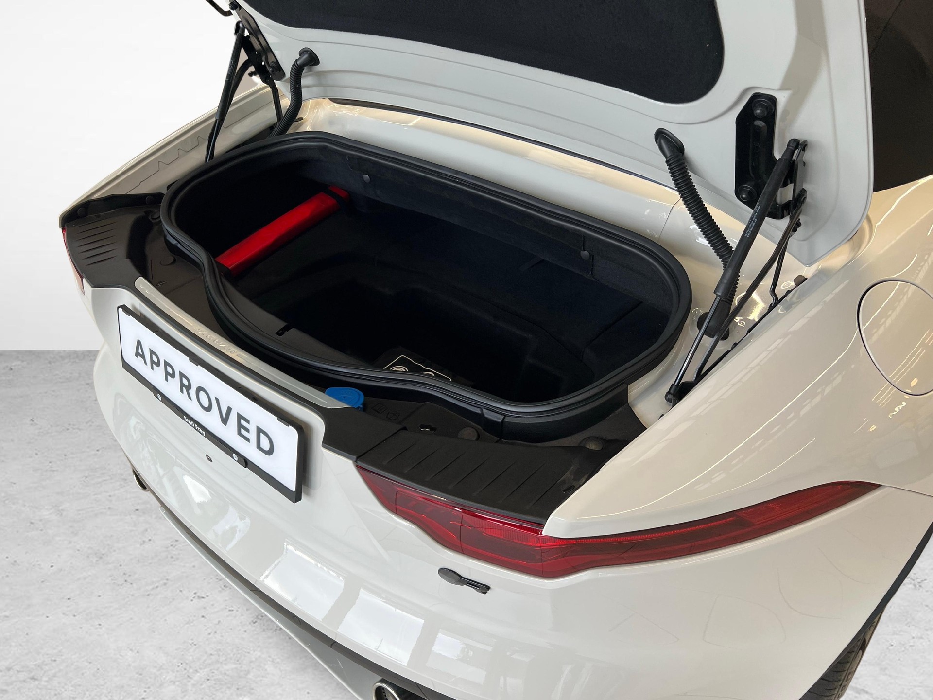 JAGUAR F-Type Convertible 5.0 V8 R AWD ZP Edition einer von 150-image-12