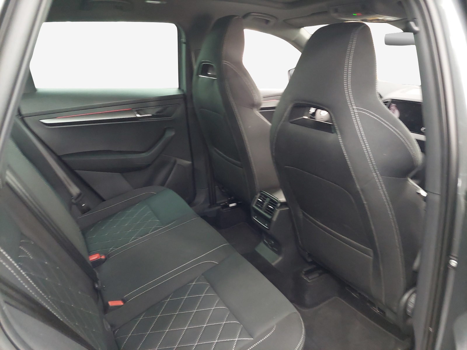 SKODA Karoq 2.0 TSI SportLine 4x4 DSG-image-14