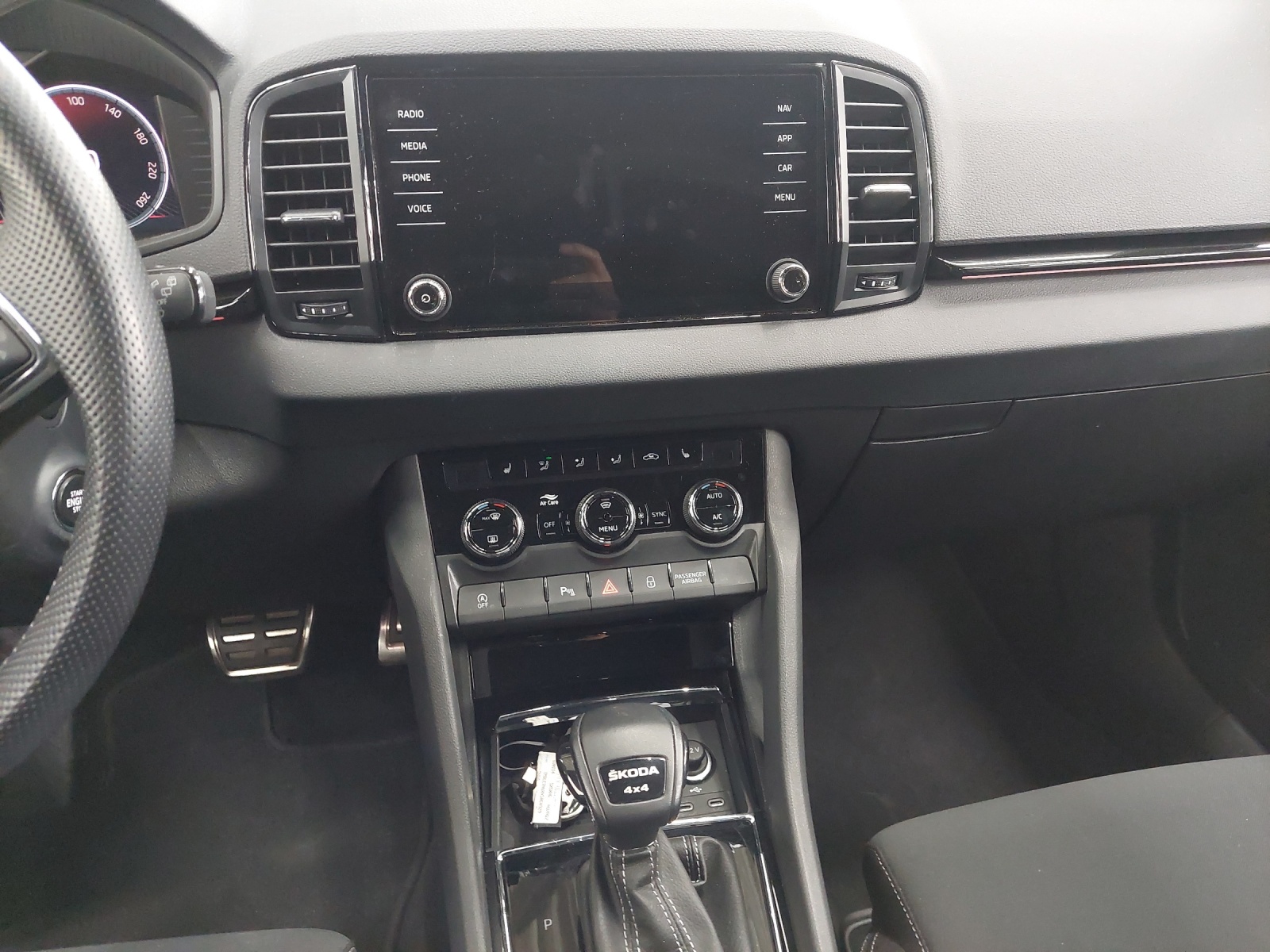SKODA Karoq 2.0 TSI SportLine 4x4 DSG-image-10