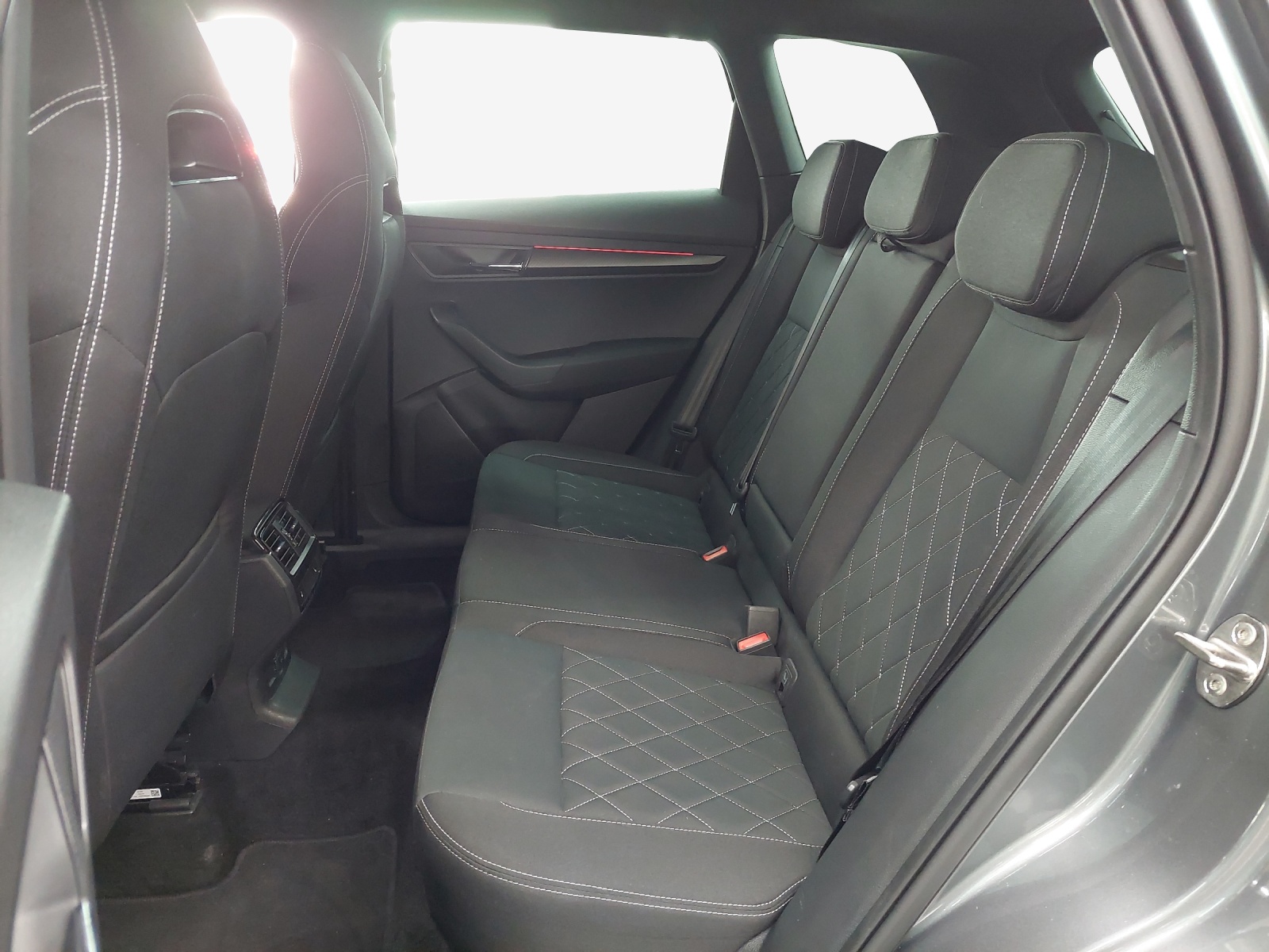 SKODA Karoq 2.0 TSI SportLine 4x4 DSG-image-11
