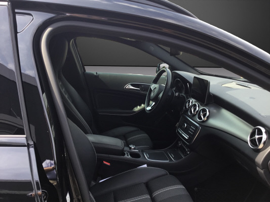 MERCEDES-BENZ GLA 200 Urban-image-8