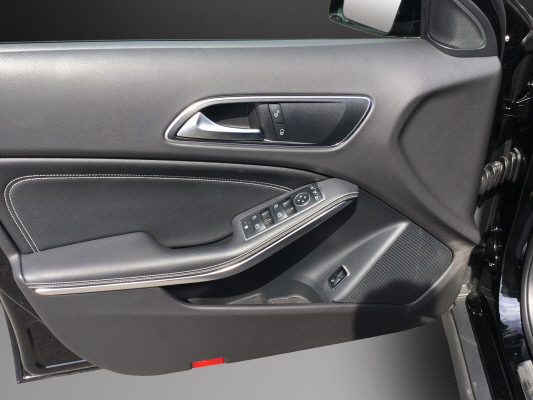 MERCEDES-BENZ GLA 200 Urban-image-9