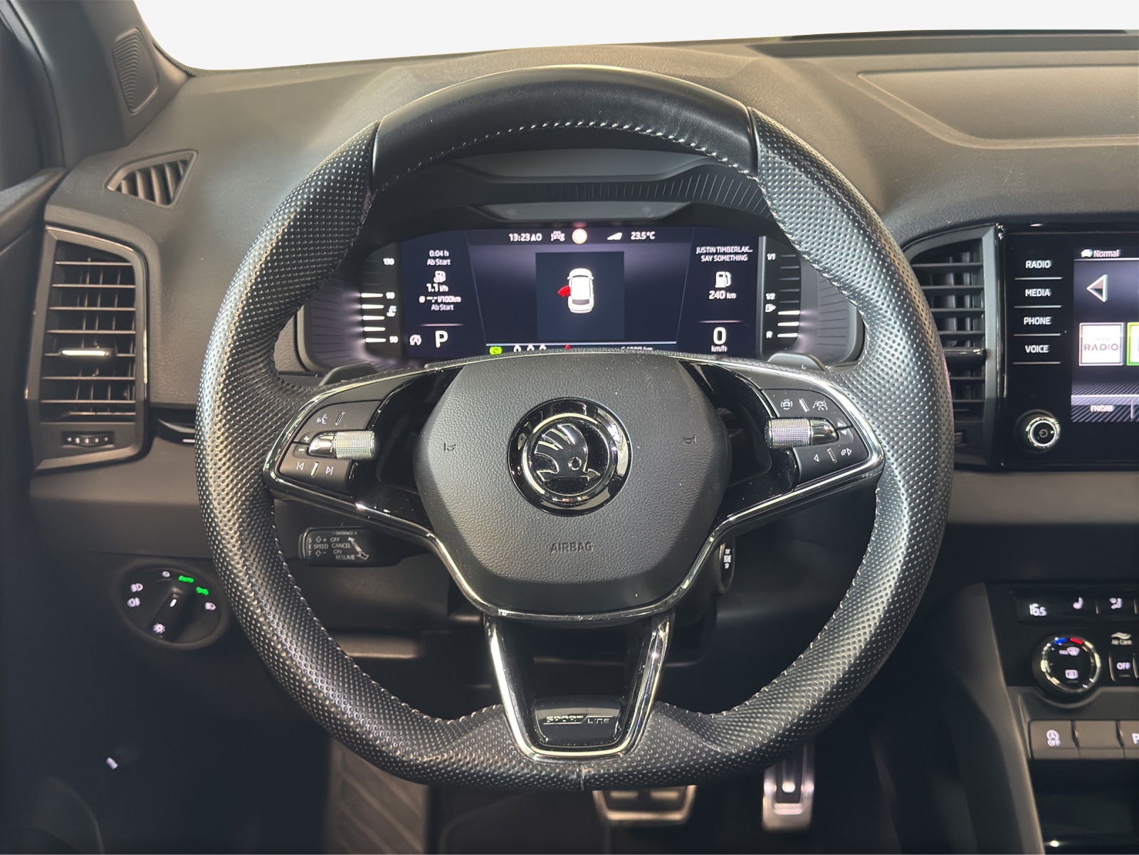 SKODA Karoq 2.0 TSI SportLine 4x4 DSG-image-9