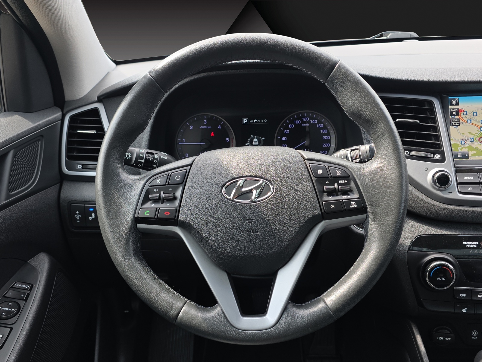 HYUNDAI Tucson 2.0 CRDI Vertex 4WD Automatic-image-8