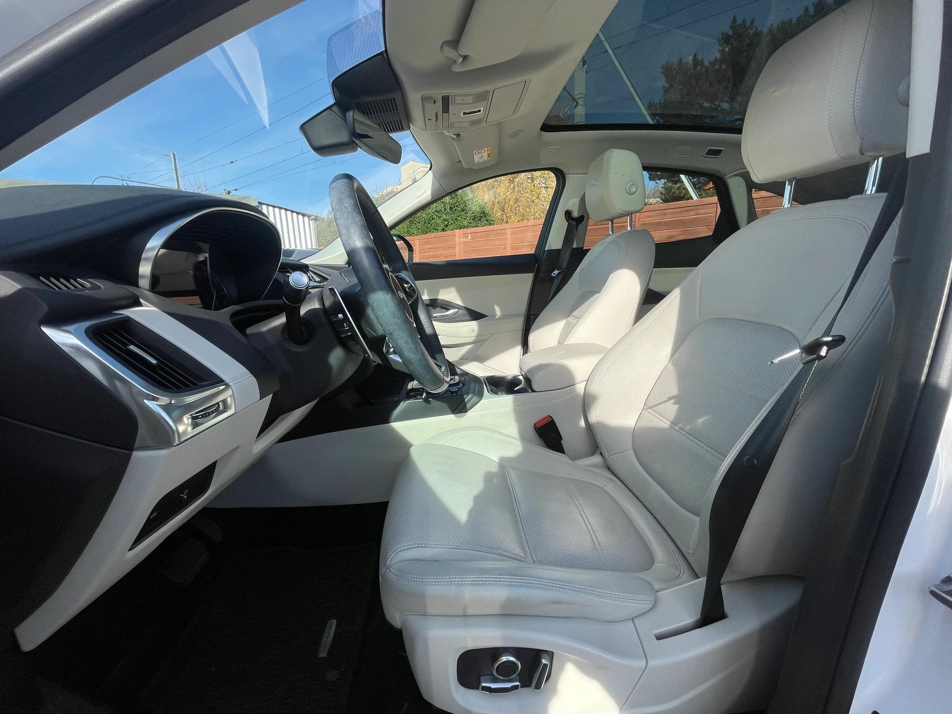 JAGUAR E-Pace 2.0 P200 AWD S-image-10