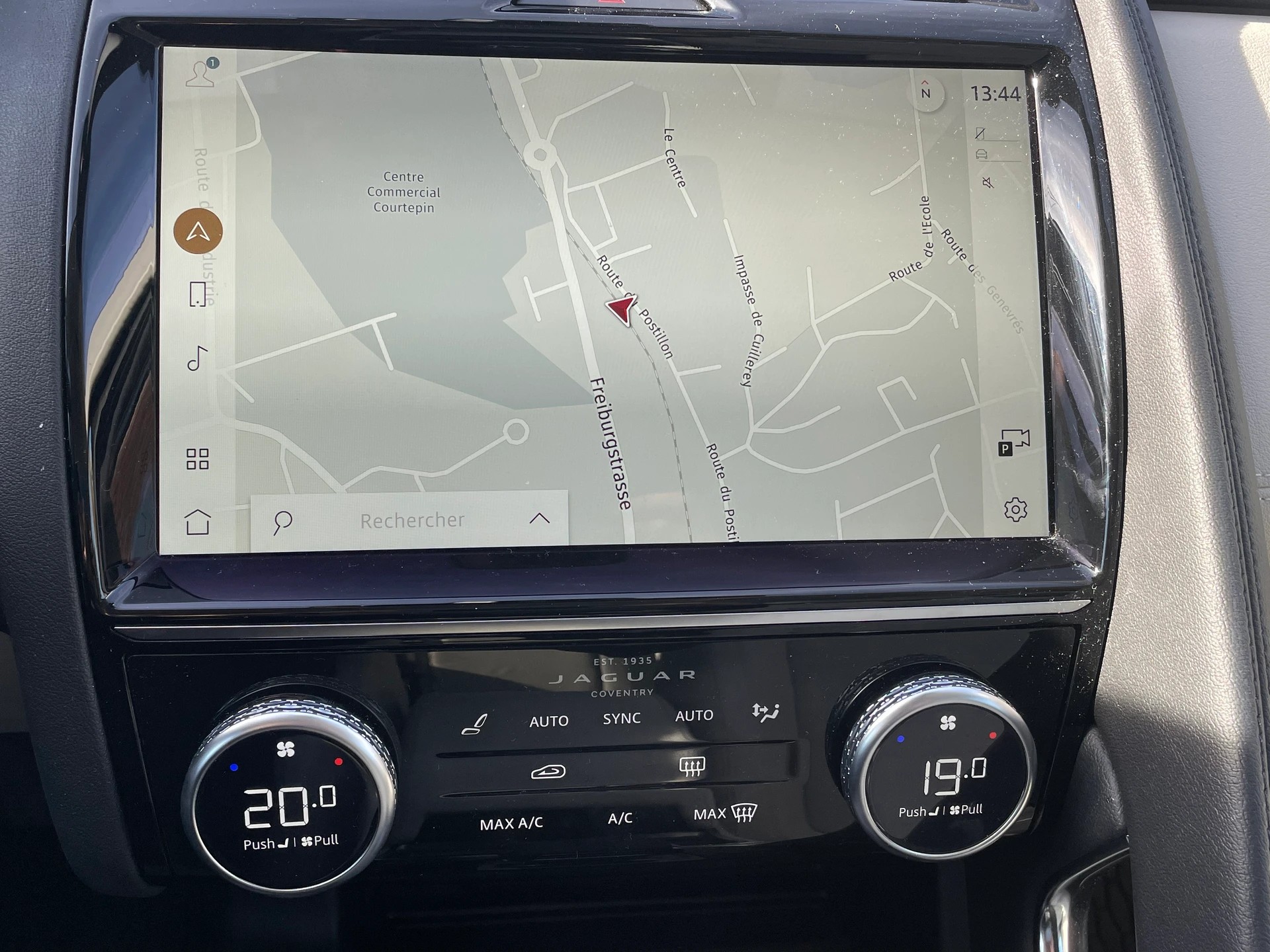 JAGUAR E-Pace 2.0 P200 AWD S-image-6