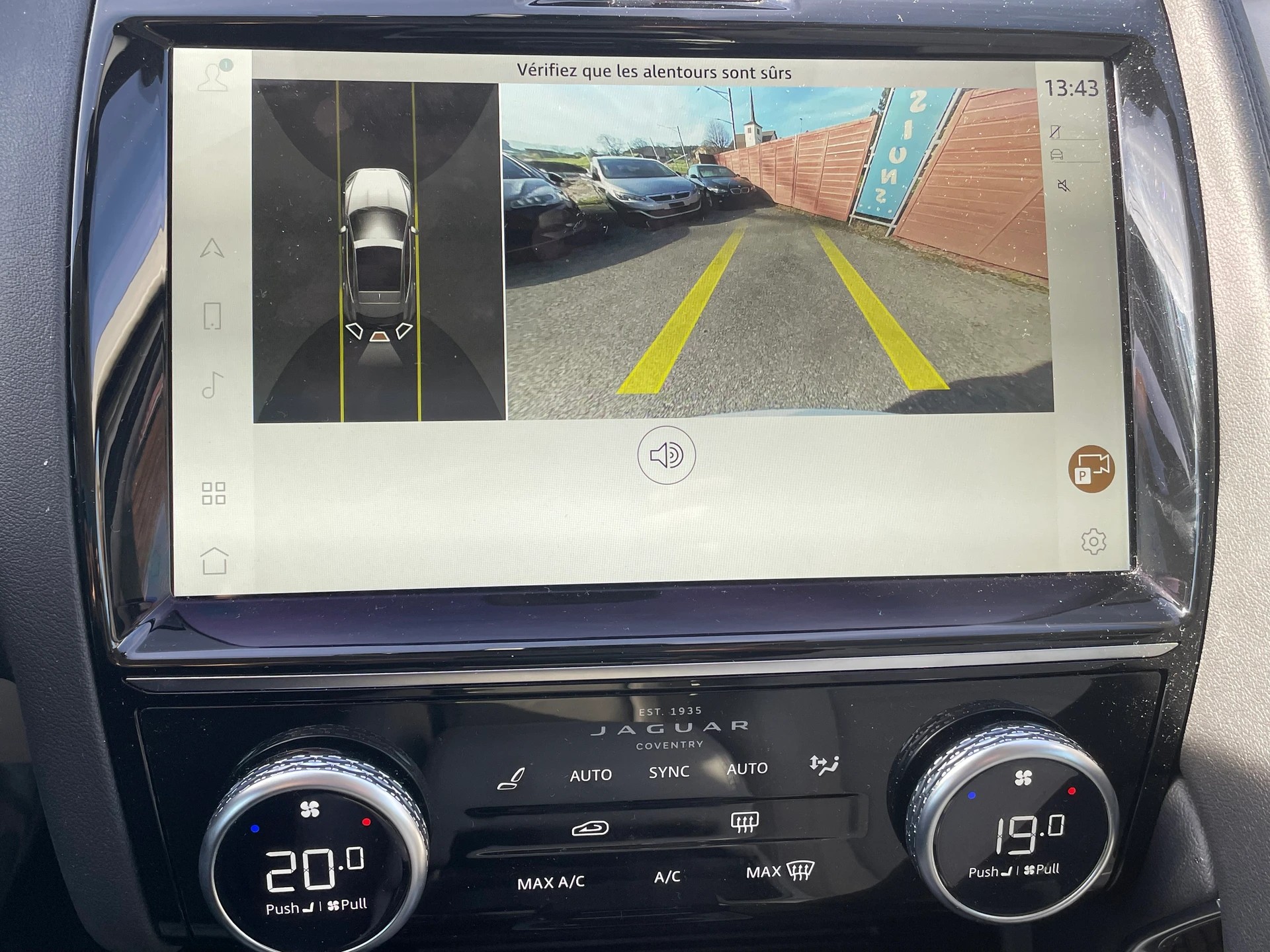 JAGUAR E-Pace 2.0 P200 AWD S-image-8