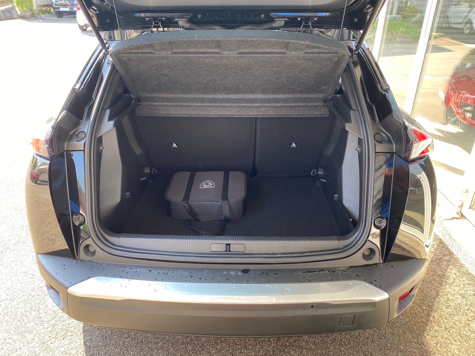PEUGEOT 2008 e Allure-image-12