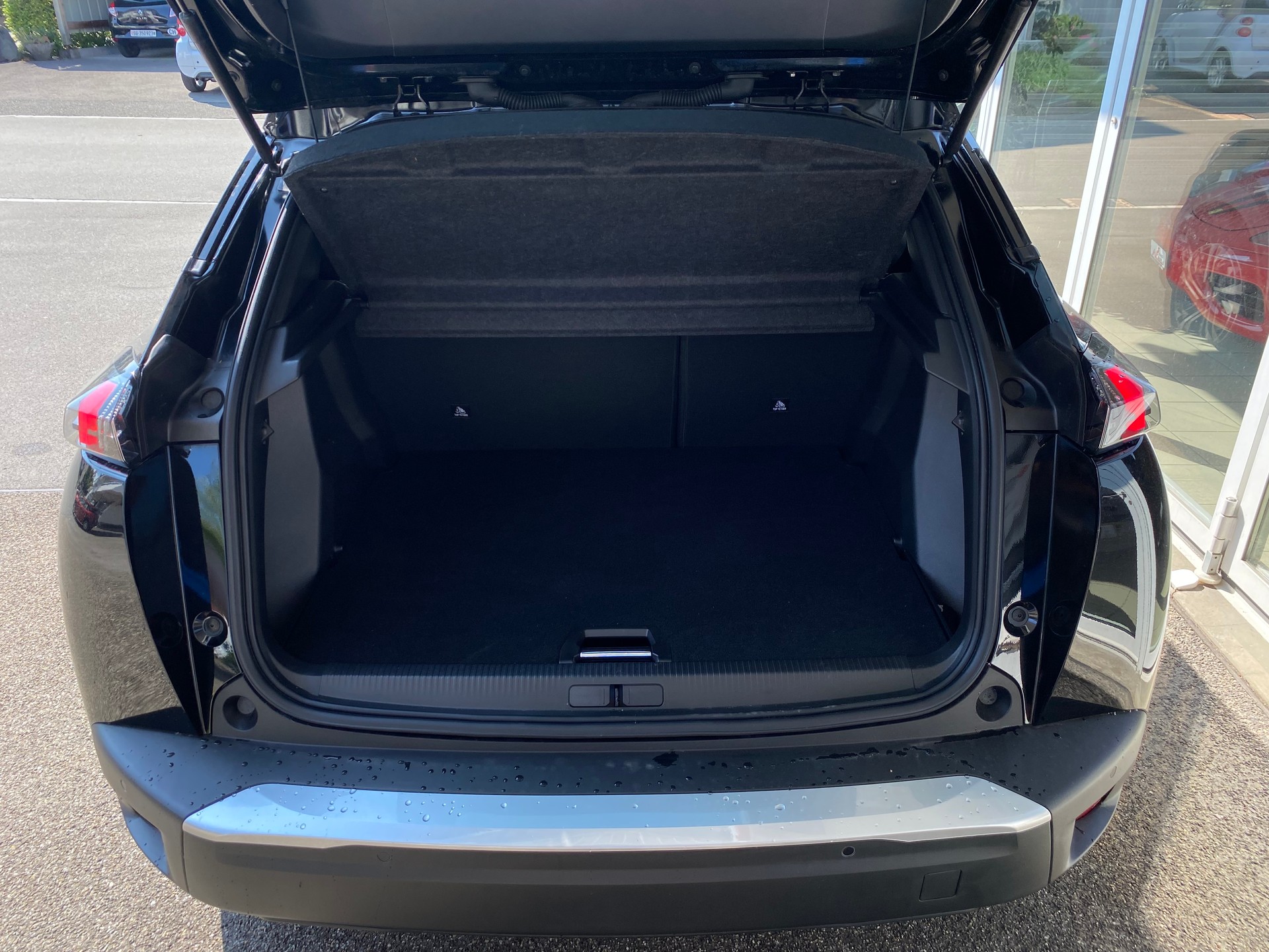 PEUGEOT 2008 e Allure-image-11