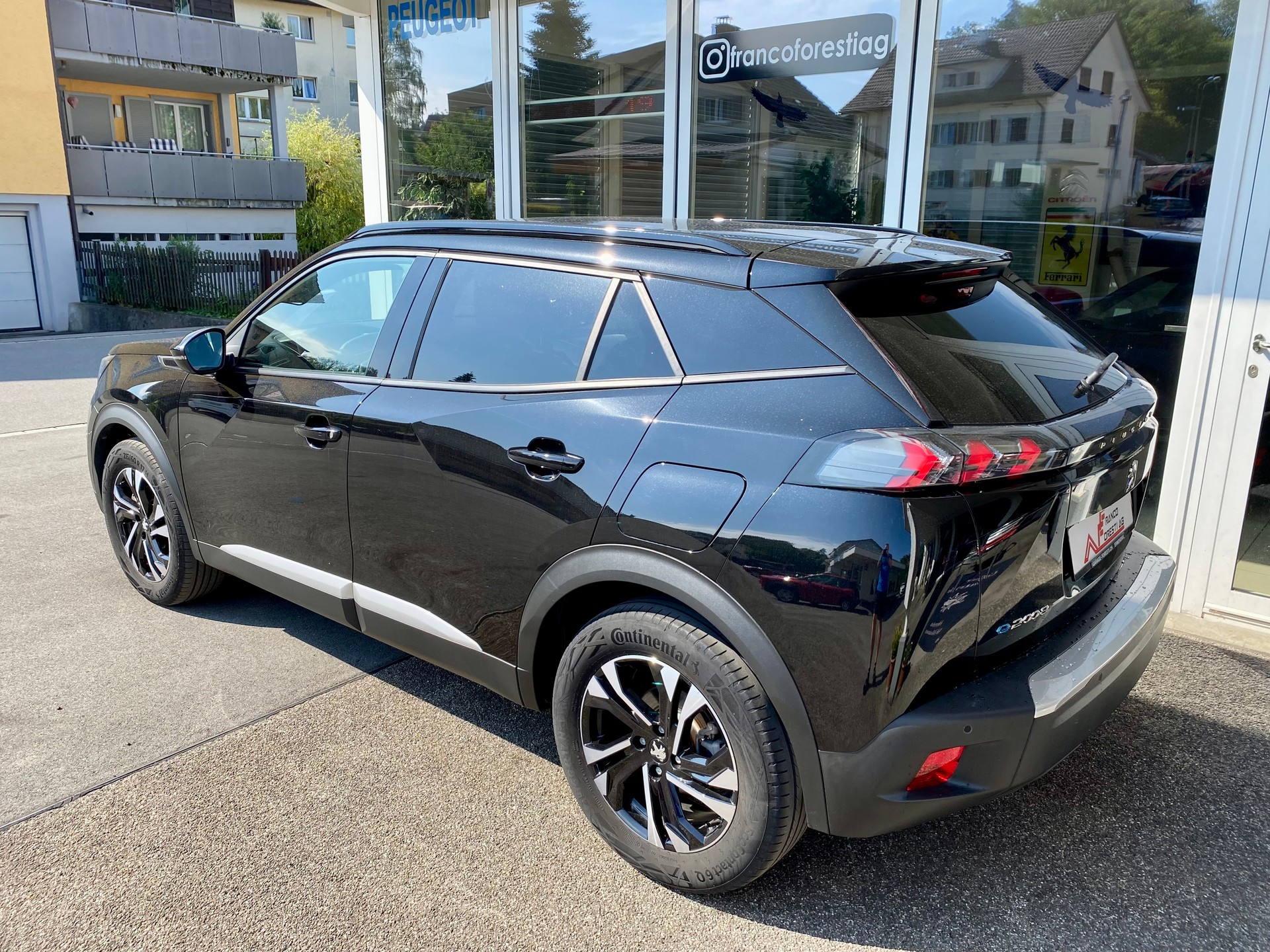 PEUGEOT 2008 e Allure-image-13
