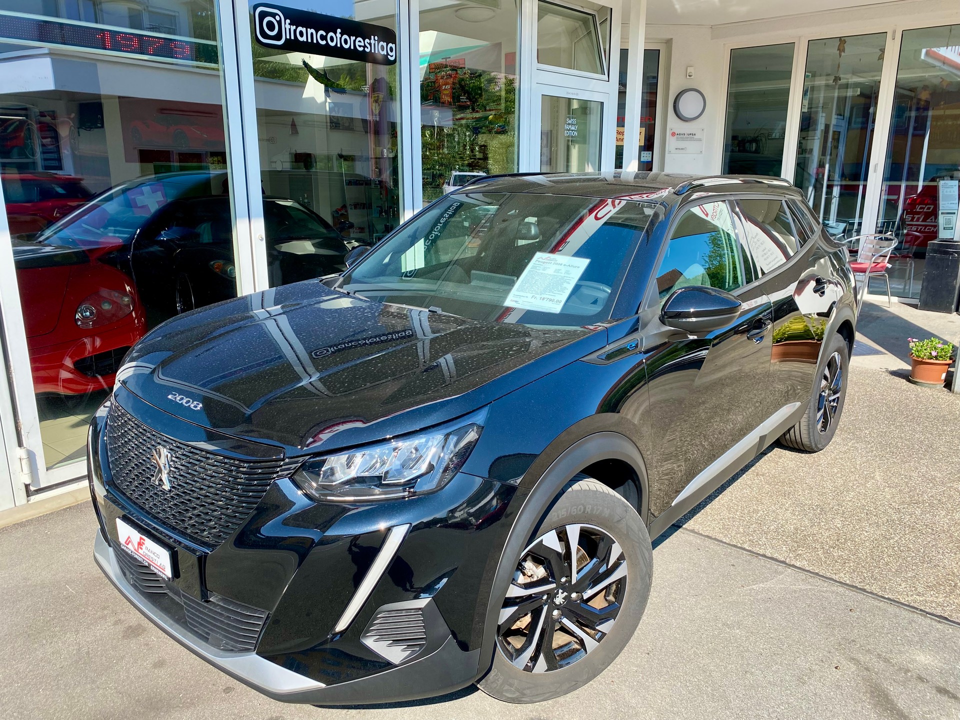 PEUGEOT 2008 e Allure-image-1