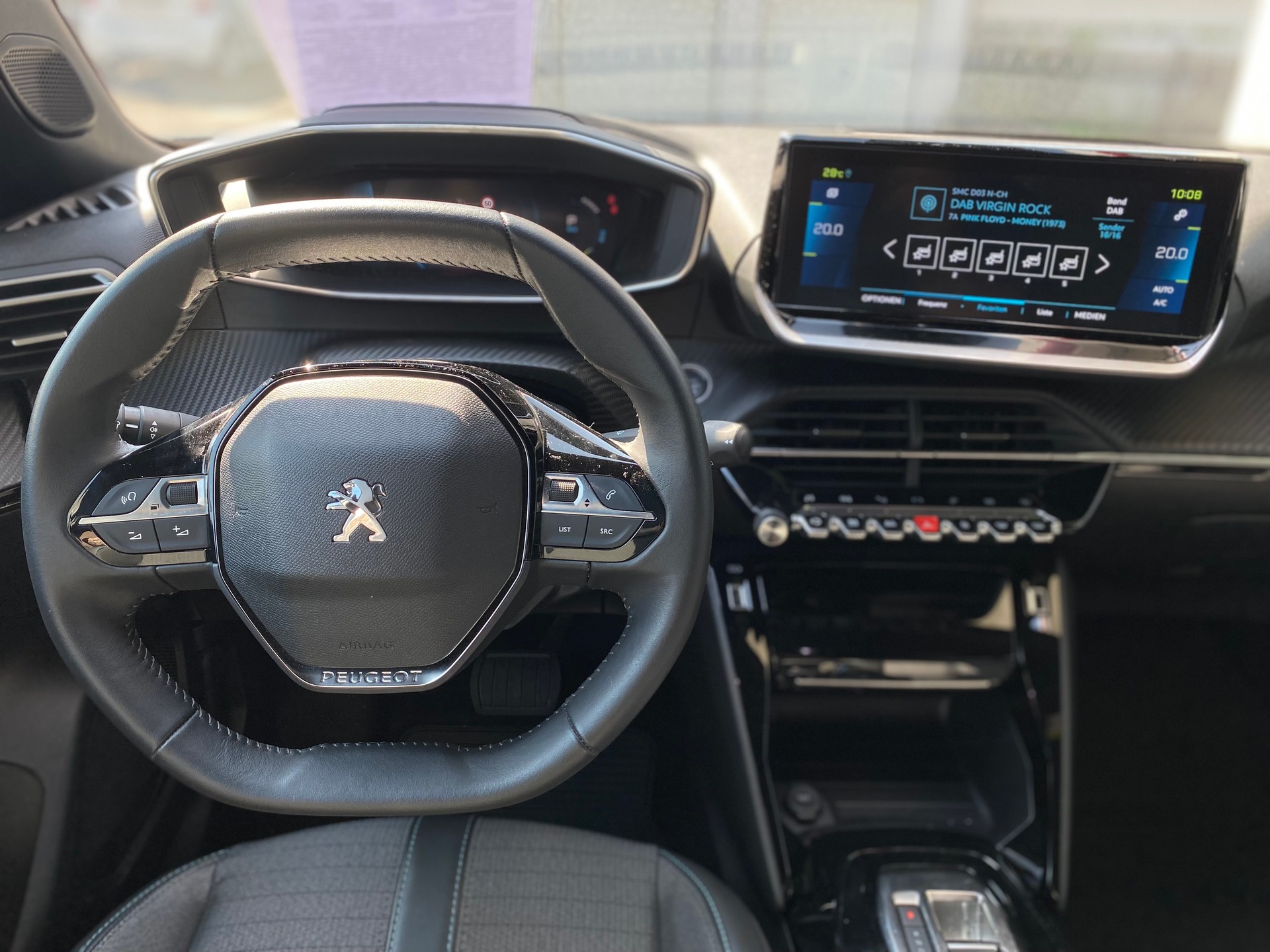 PEUGEOT 2008 e Allure-image-5