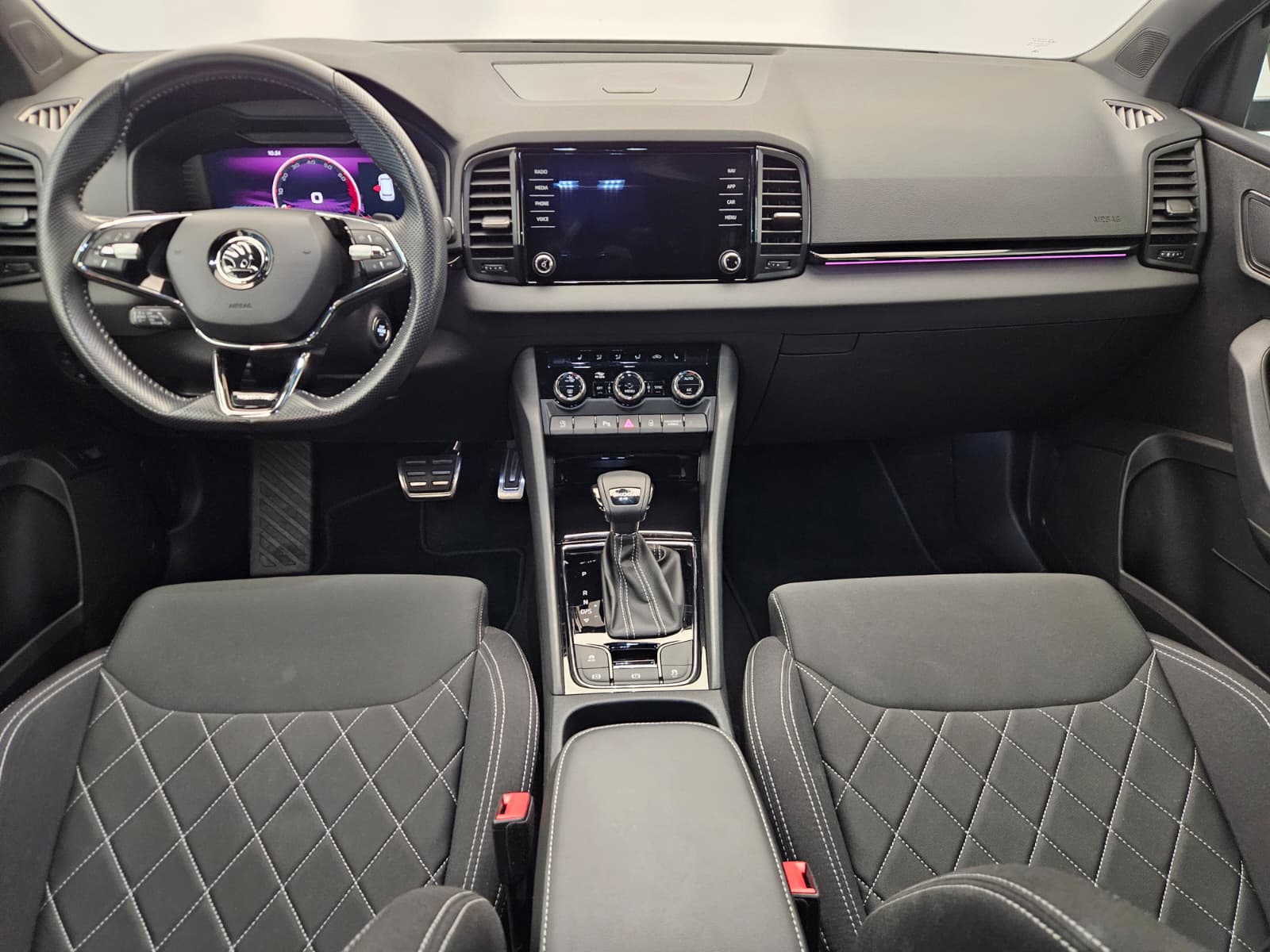 SKODA Karoq 1.5 TSI SportLine DSG-image-9