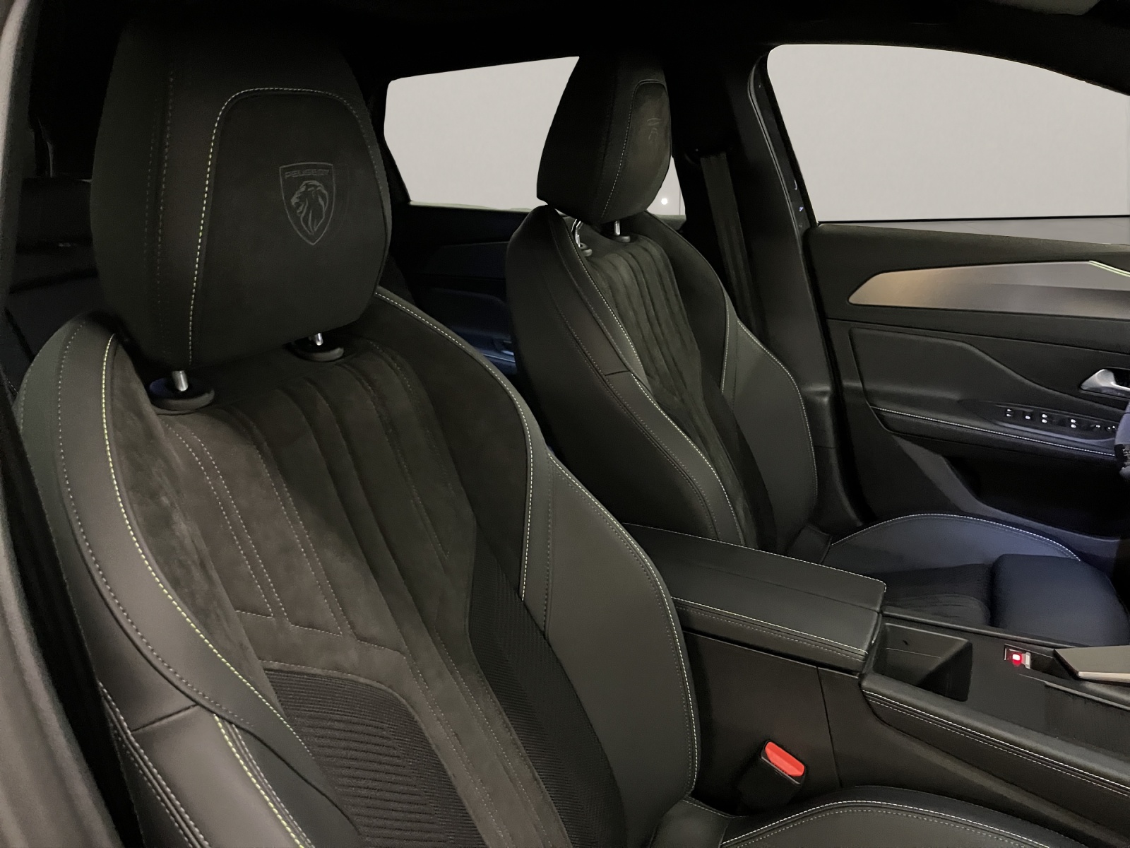 PEUGEOT 308 SW 1.2 Hybrid GT-image-14