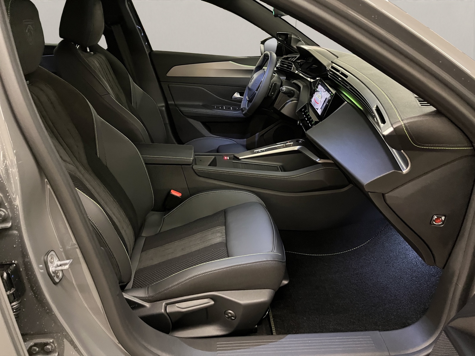 PEUGEOT 308 SW 1.2 Hybrid GT-image-12