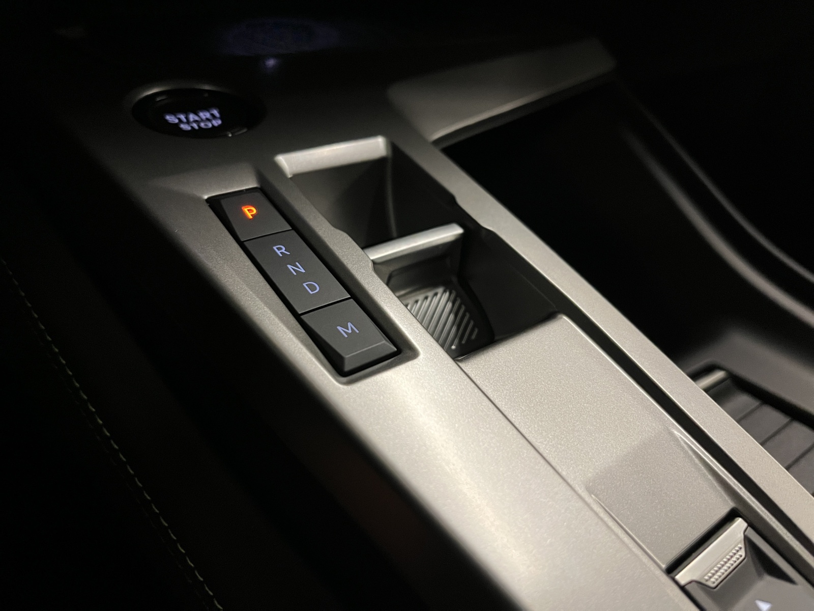 PEUGEOT 308 SW 1.2 Hybrid GT-image-11