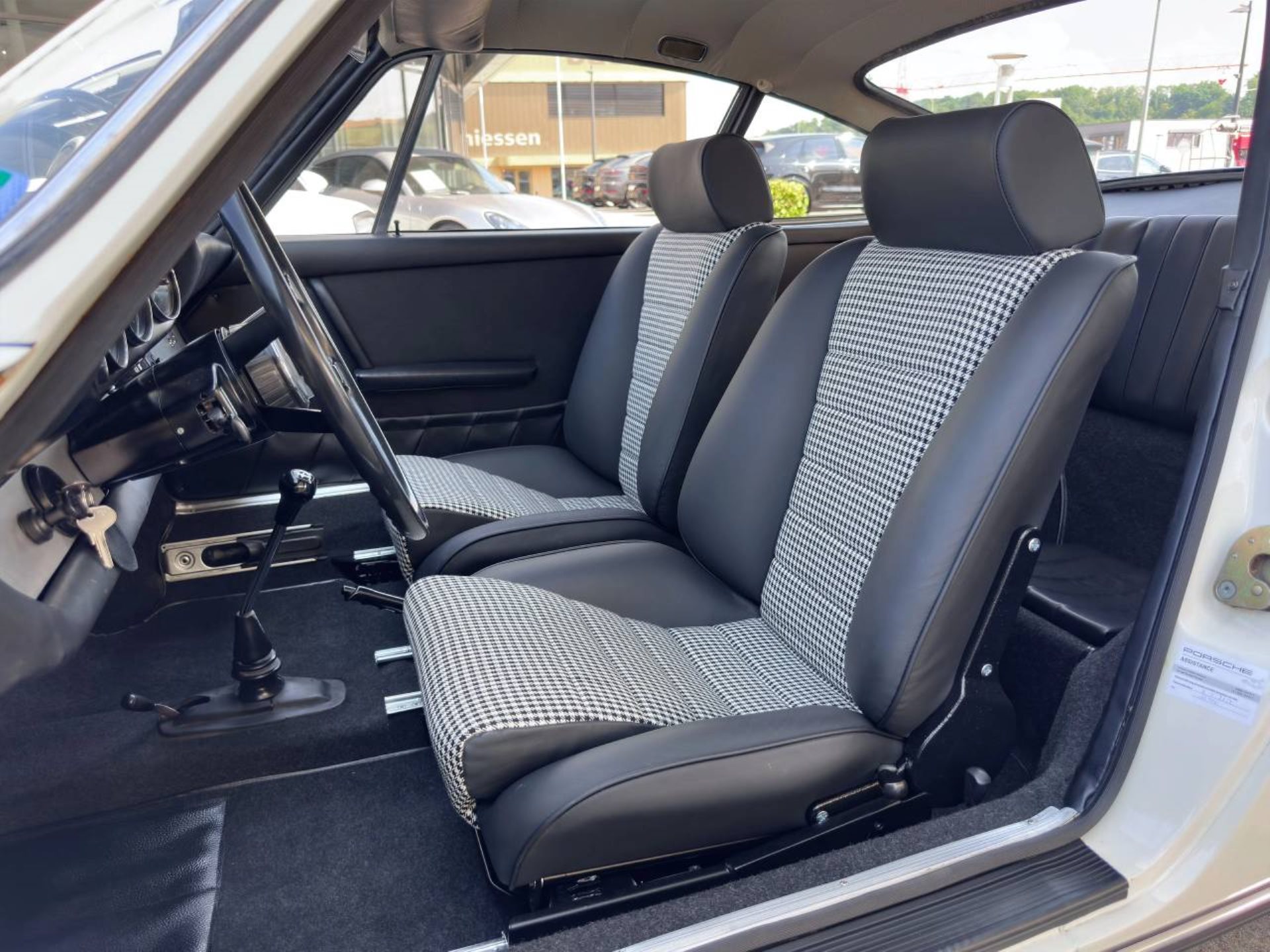 PORSCHE 912 Coupé (Karmann)-image-4