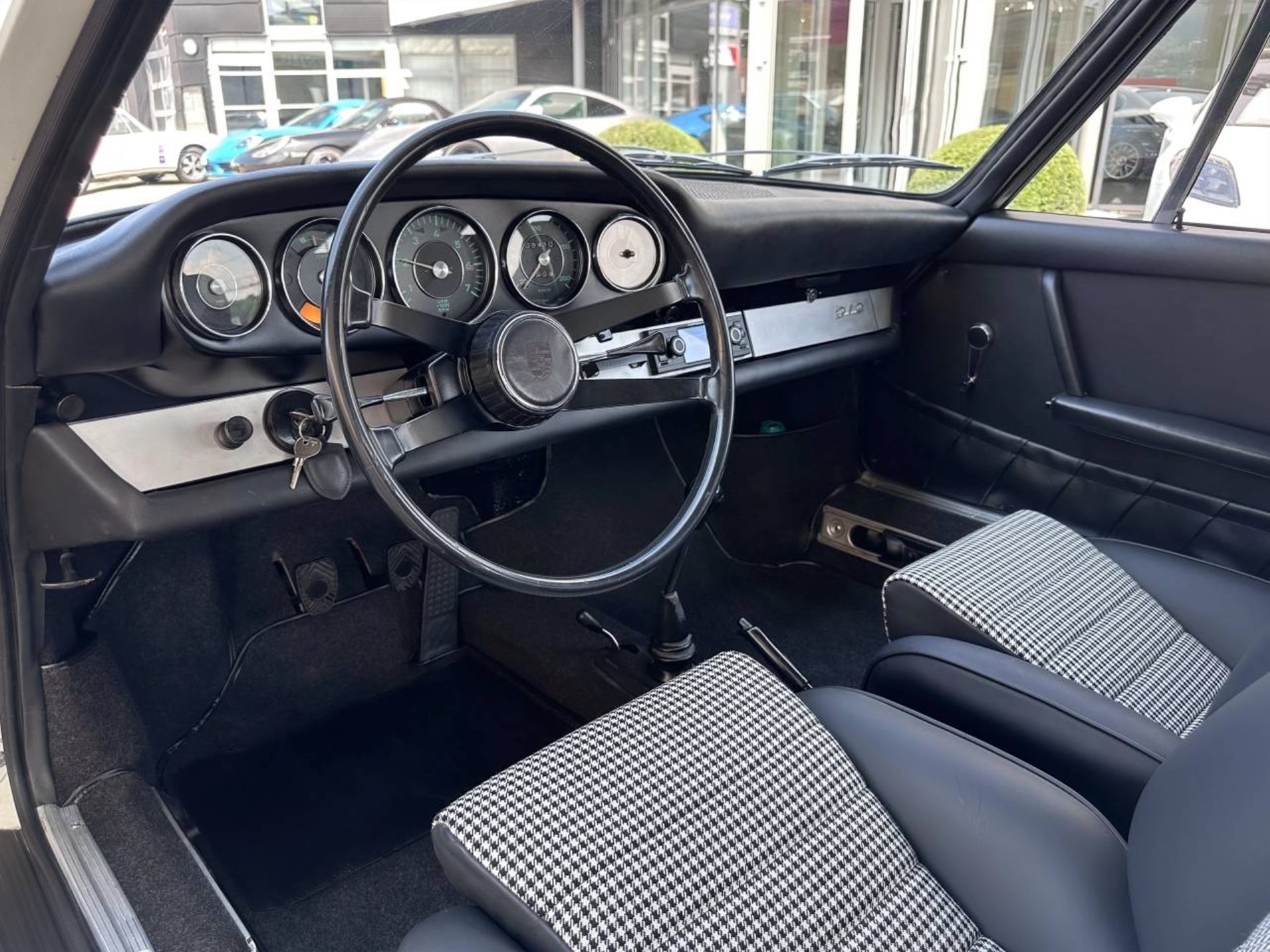 PORSCHE 912 Coupé (Karmann)-showroom-element-3