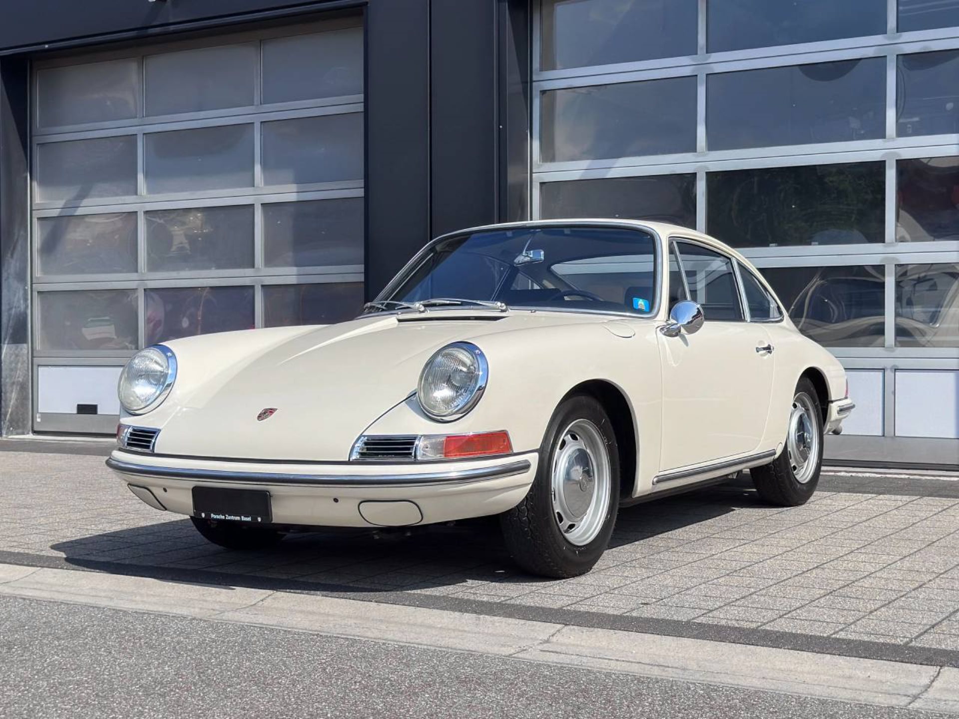 PORSCHE 912 Coupé (Karmann)-image-9