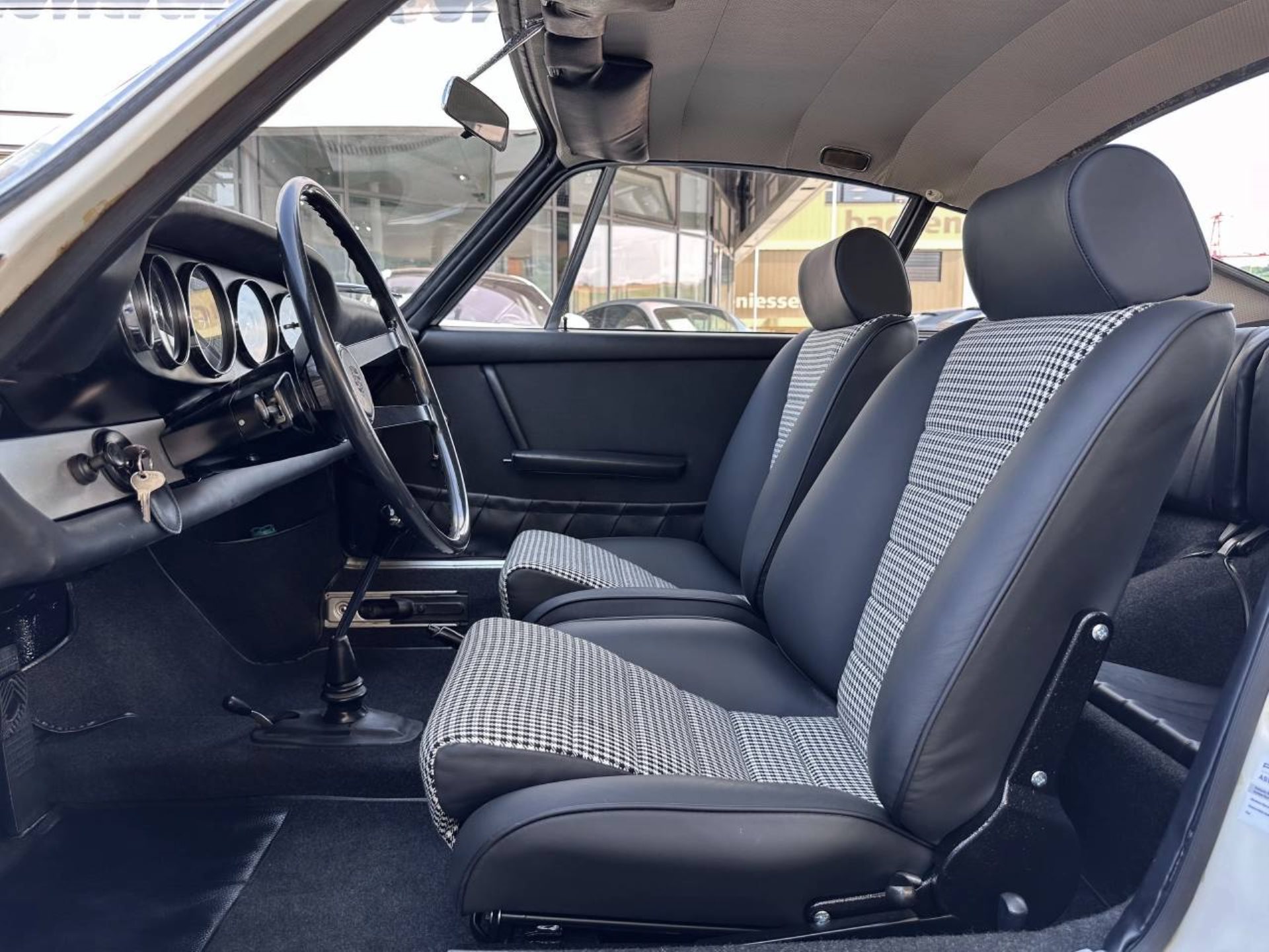 PORSCHE 912 Coupé (Karmann)-image-18