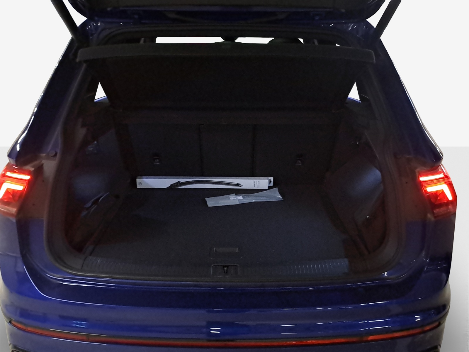 VW Tiguan 2.0TSI R-Line 4Motion DSG-image-12