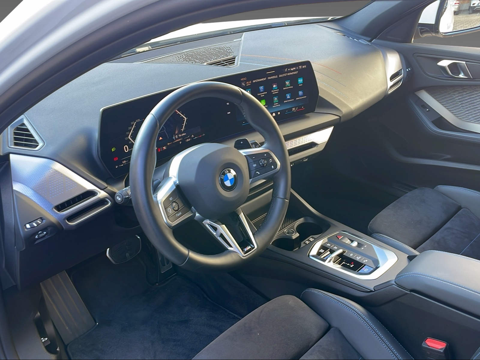 BMW 120i M Sport Pro Steptronic-image-5