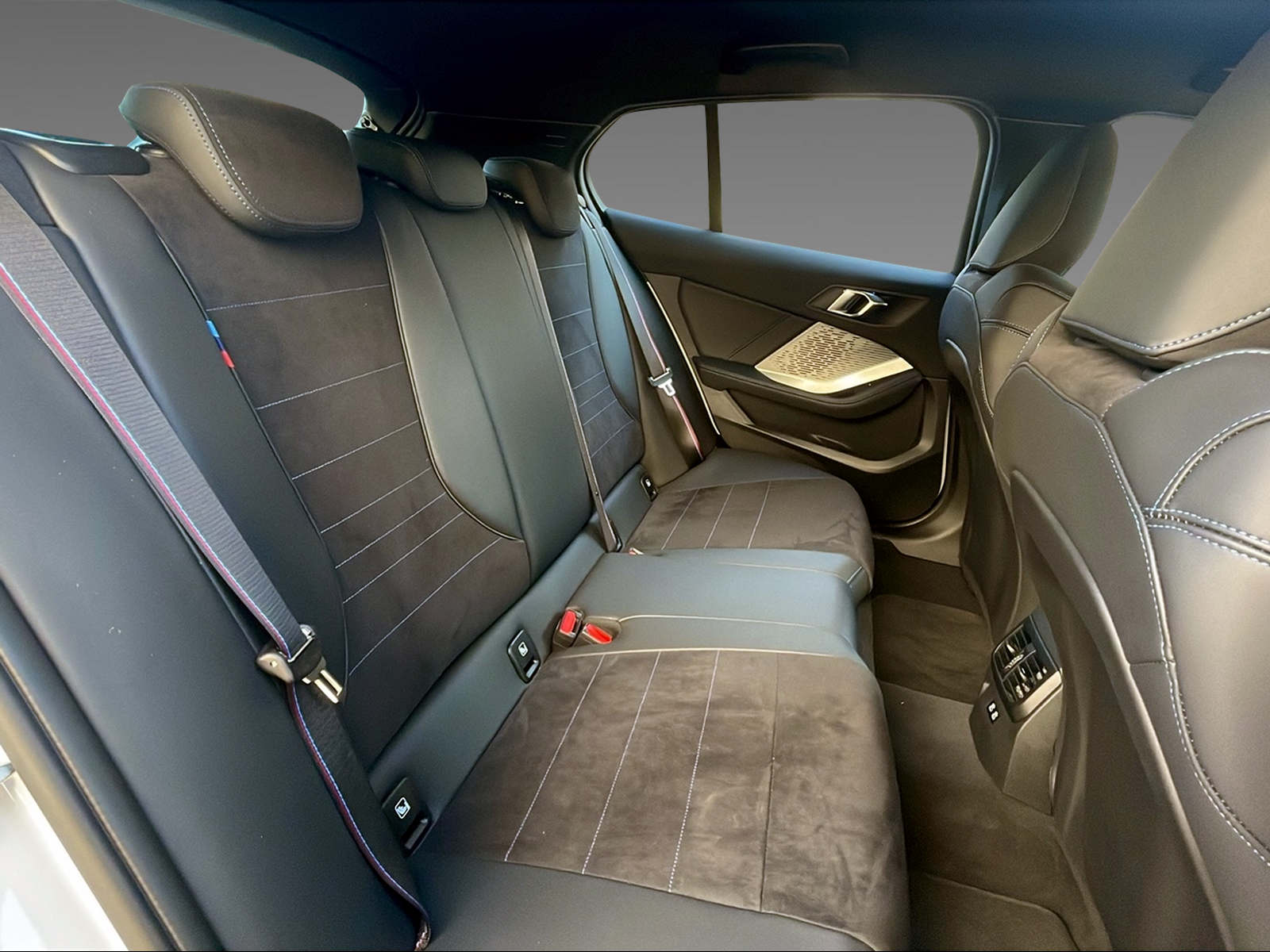 BMW 120i M Sport Pro Steptronic-image-7