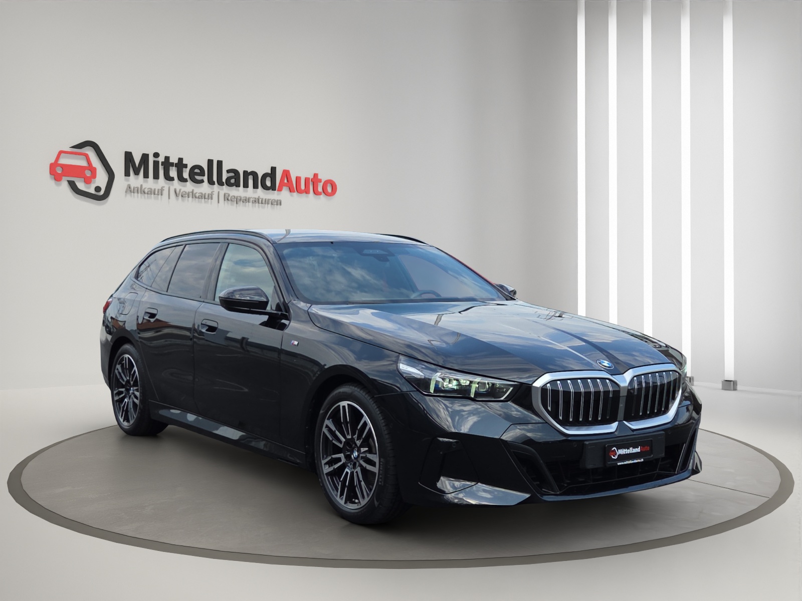 BMW 520d xDrive 48V Touring M Sport Steptronic-image-2