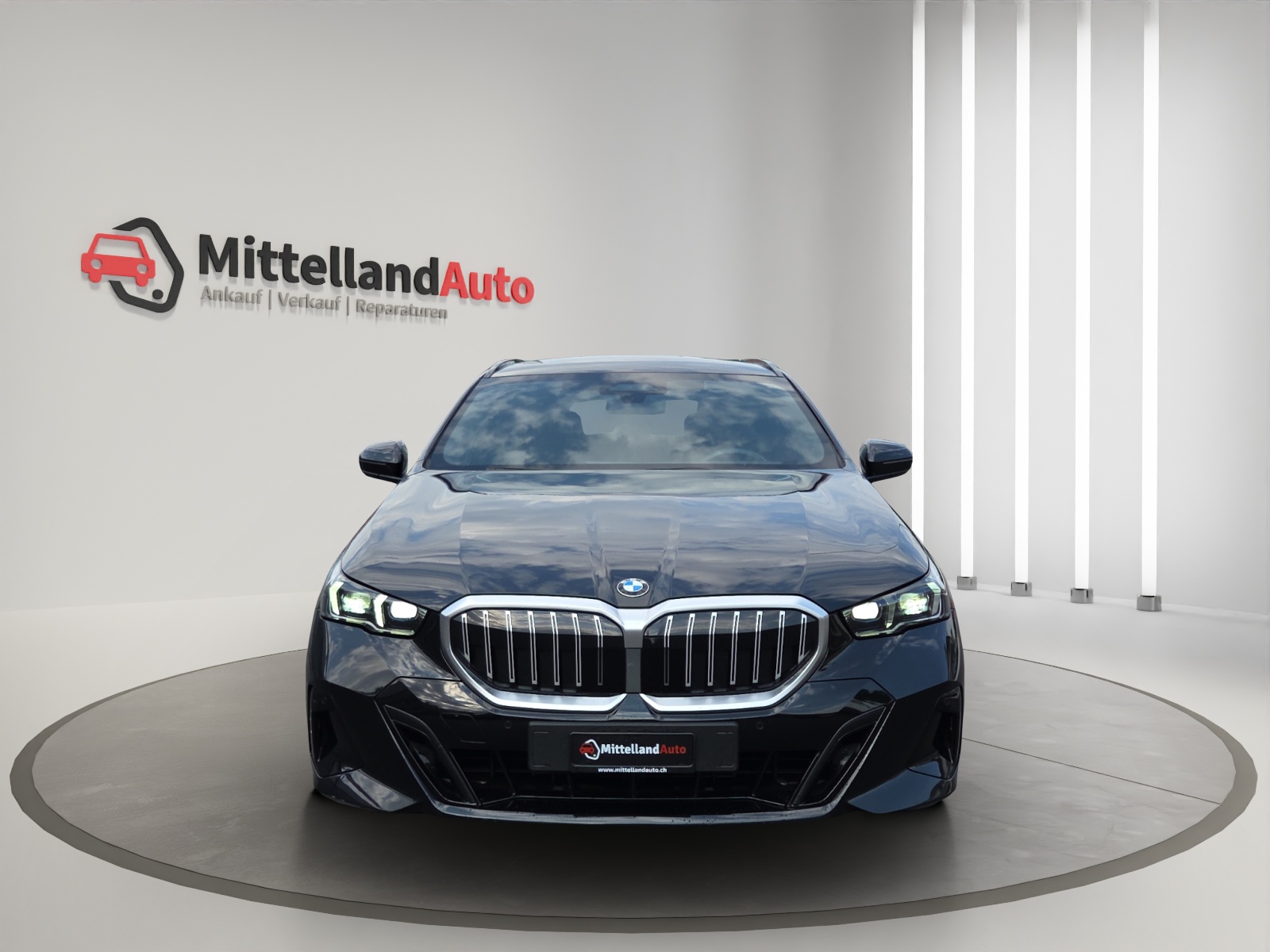 BMW 520d xDrive 48V Touring M Sport Steptronic-image-1