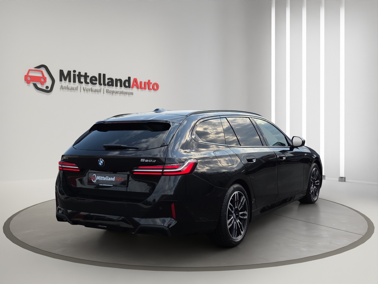 BMW 520d xDrive 48V Touring M Sport Steptronic-image-13