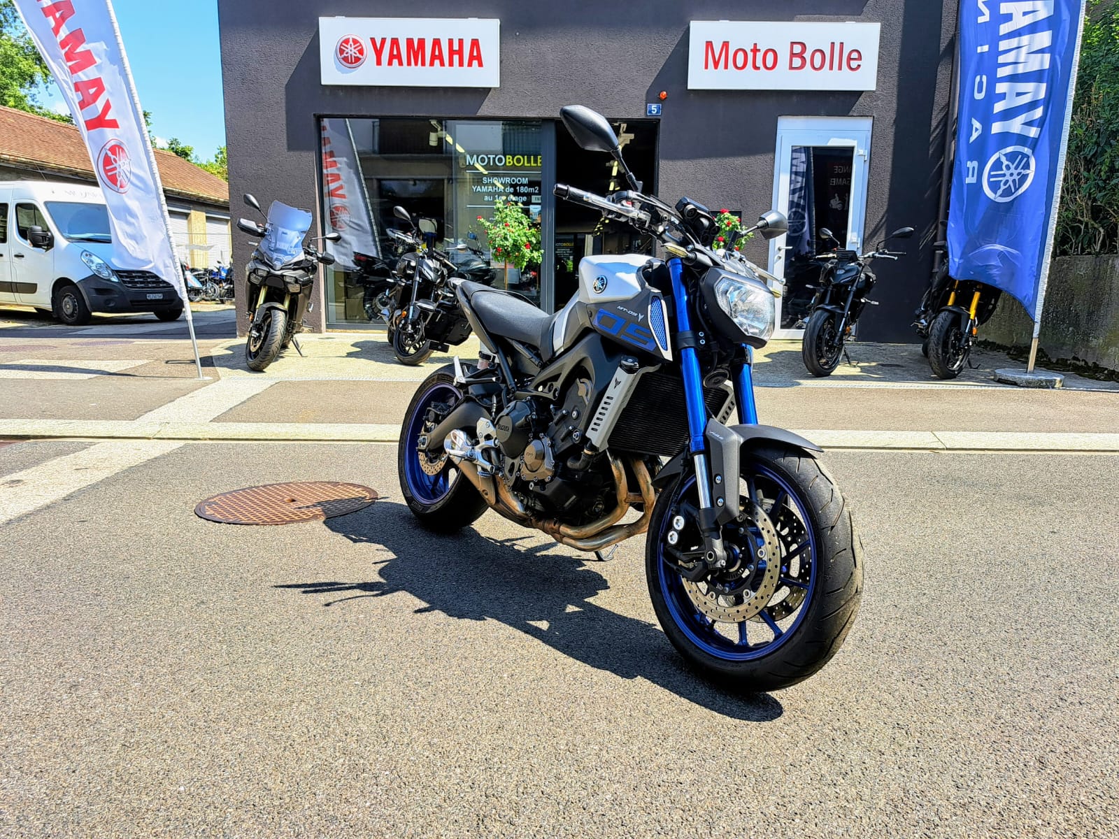 YAMAHA MT-09 ABS-showroom-element-1