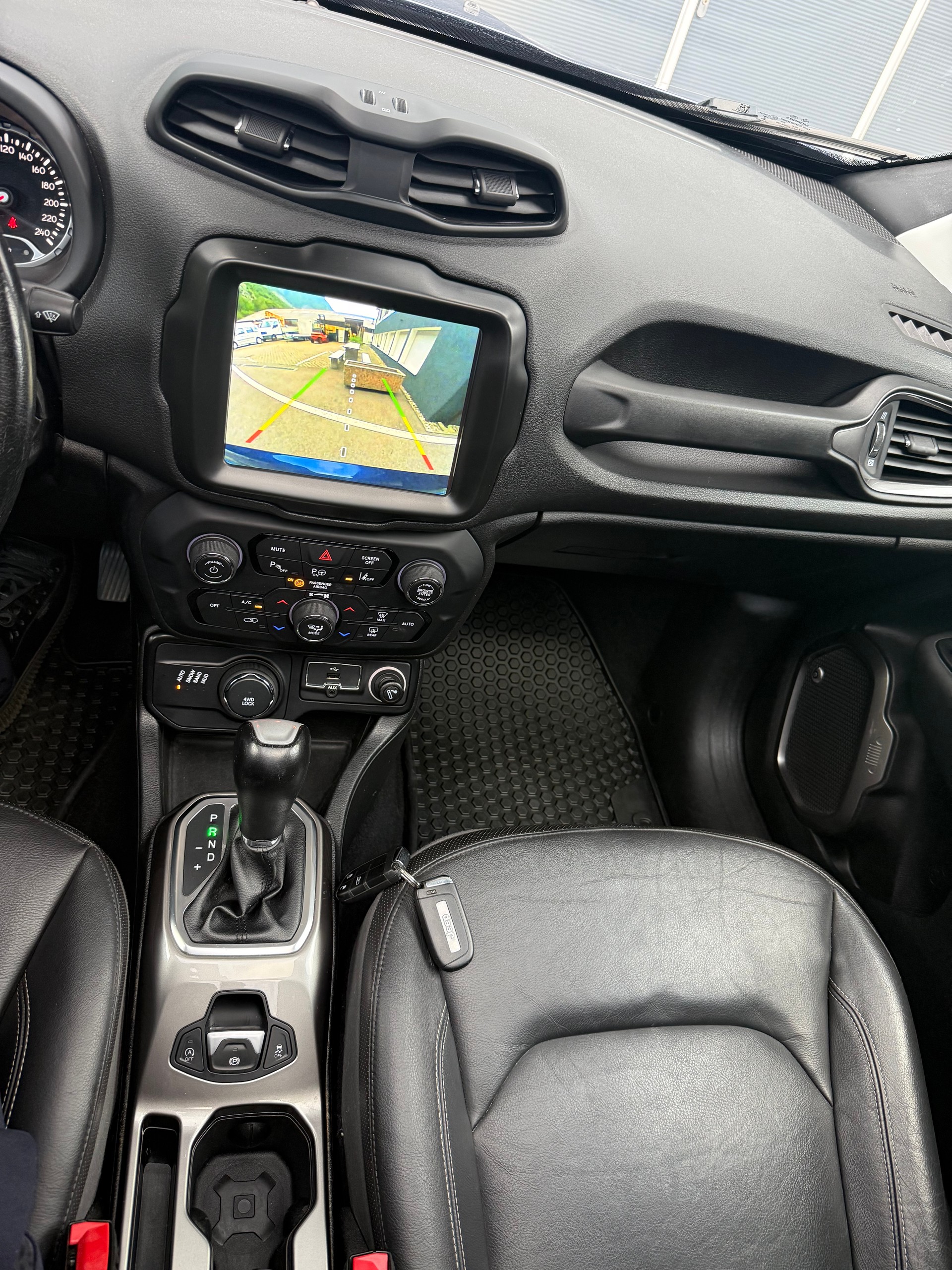 JEEP Renegade 1.4 Turbo Limited AWD-image-13