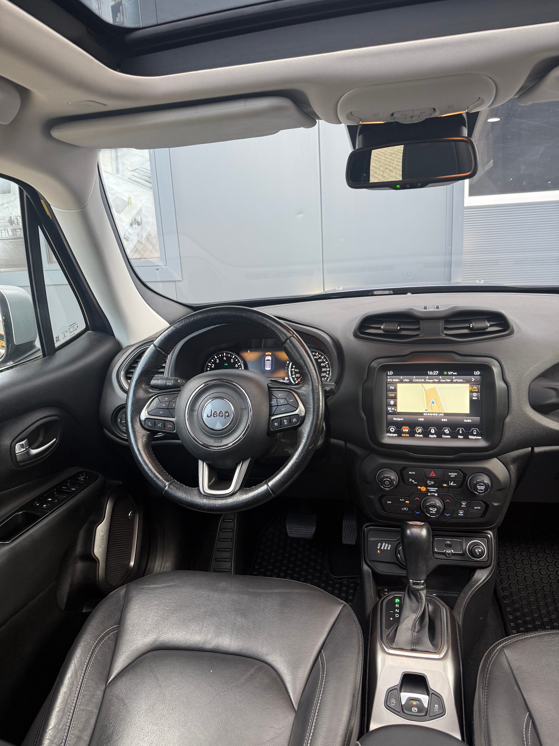 JEEP Renegade 1.4 Turbo Limited AWD-image-9