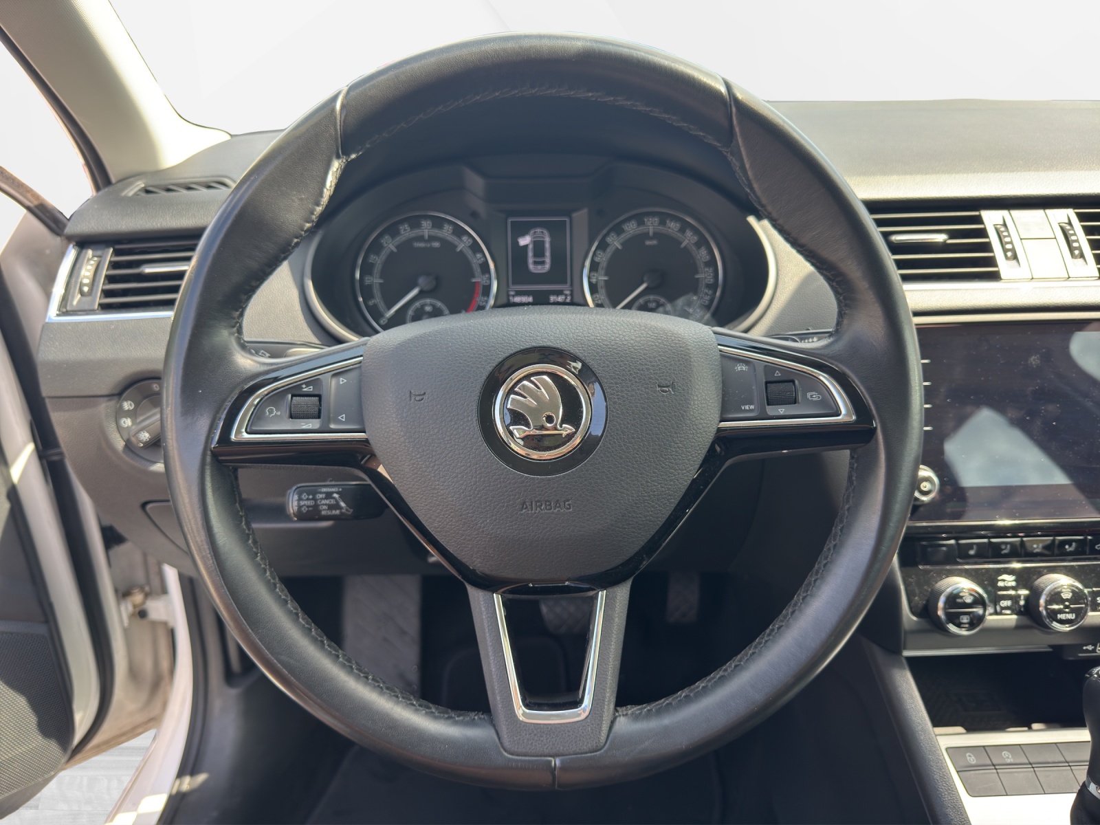 SKODA Octavia Combi 2.0 TDI Ambition DSG-image-6