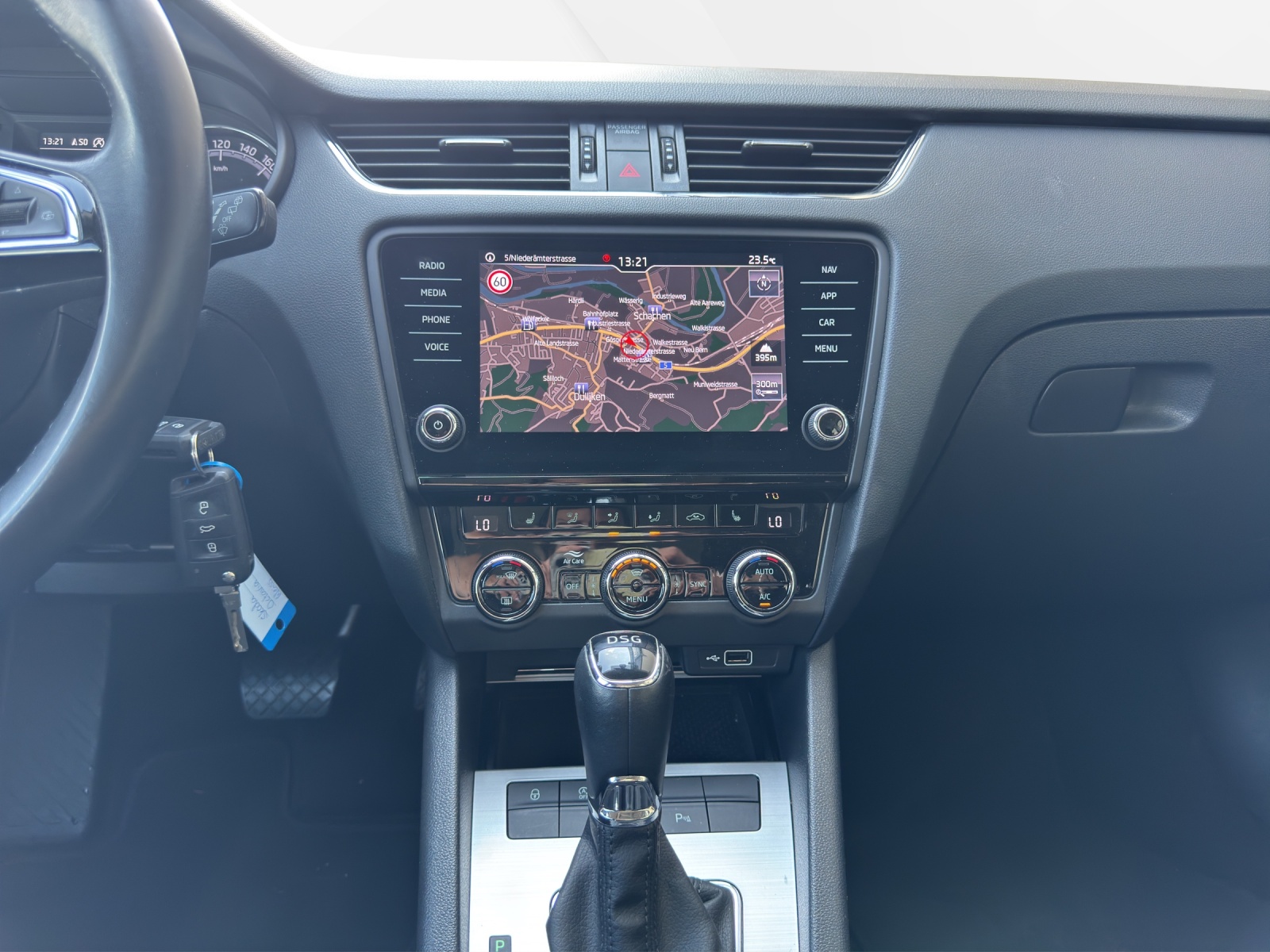 SKODA Octavia Combi 2.0 TDI Ambition DSG-image-10