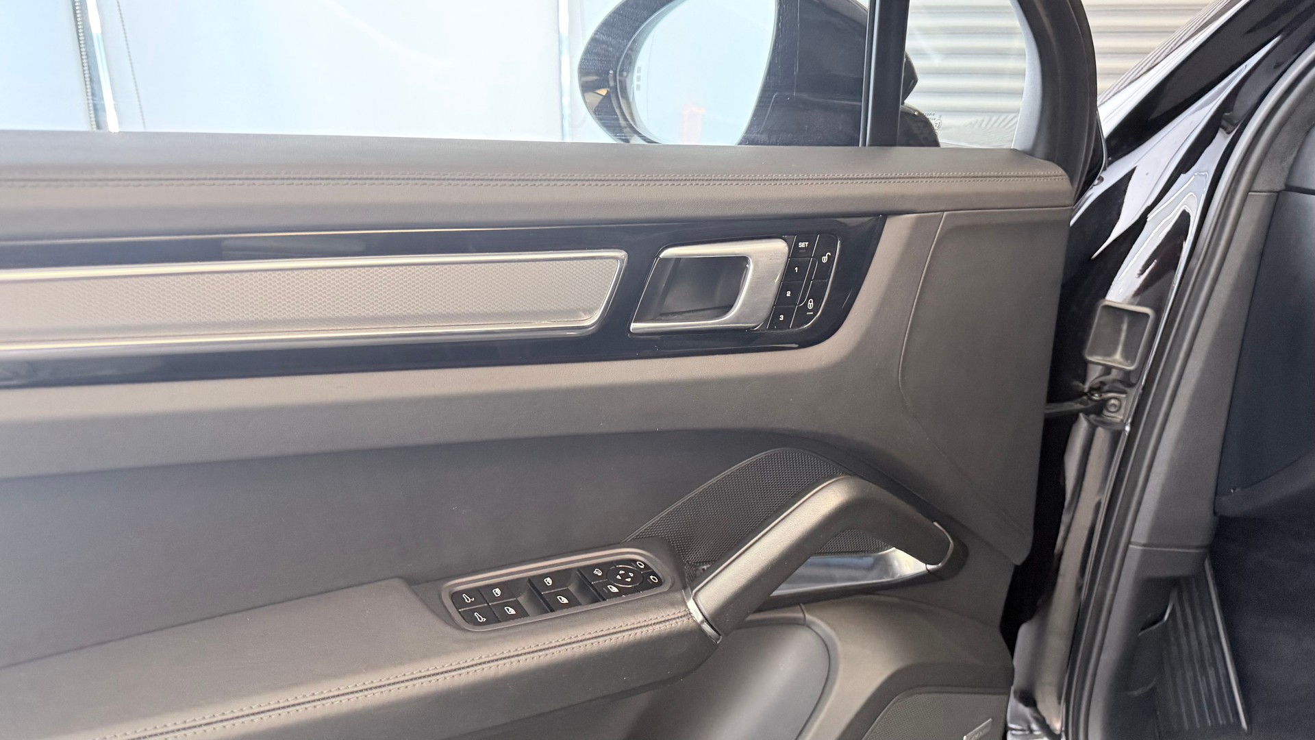 PORSCHE Cayenne 4.0 V8 Turbo-image-12