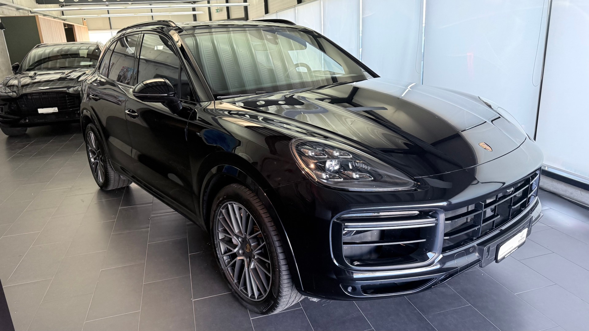 PORSCHE Cayenne 4.0 V8 Turbo-image-1