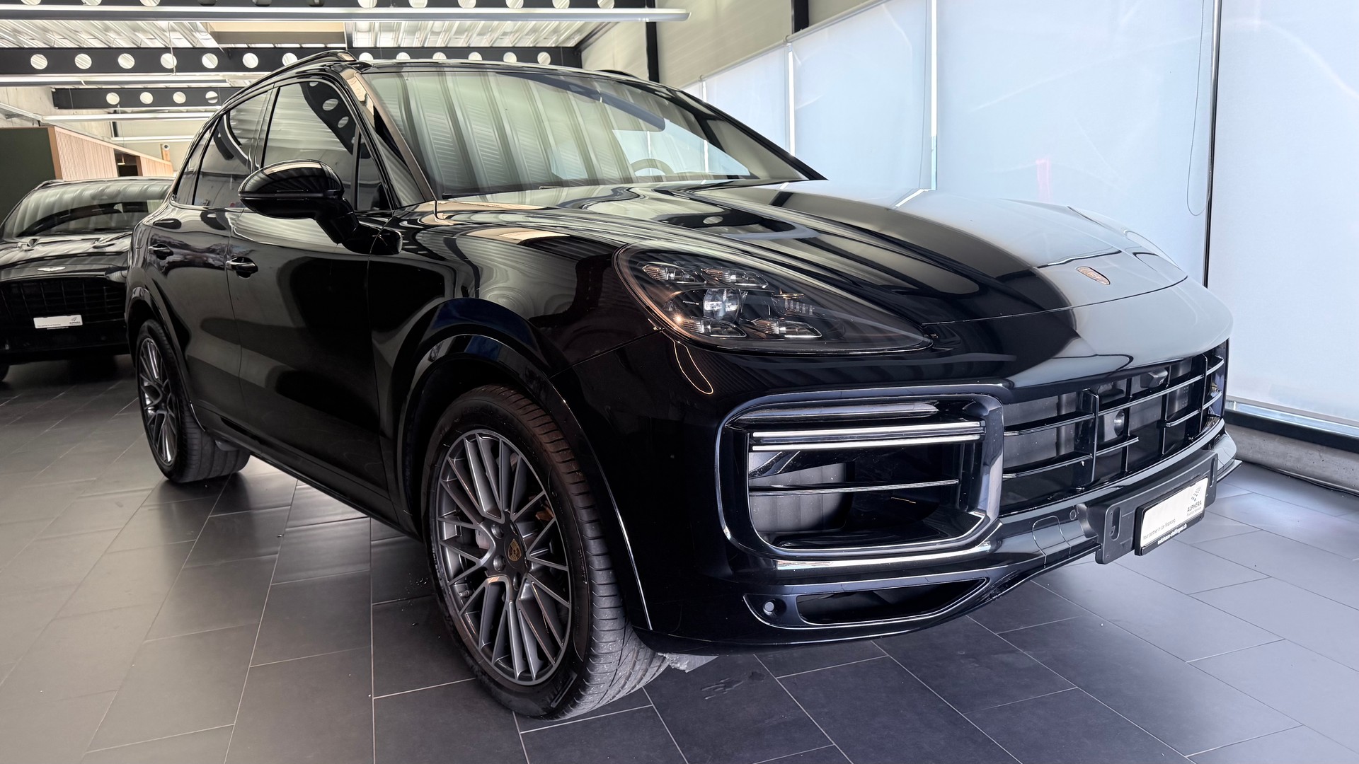 PORSCHE Cayenne 4.0 V8 Turbo-image-2
