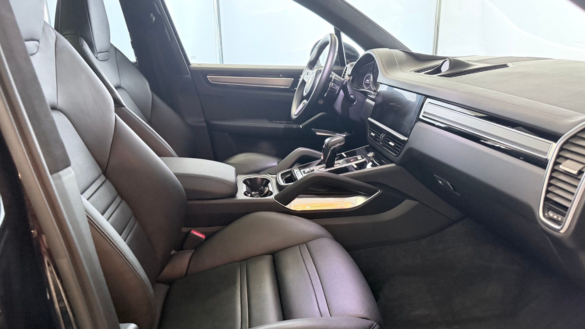 PORSCHE Cayenne 4.0 V8 Turbo-image-25