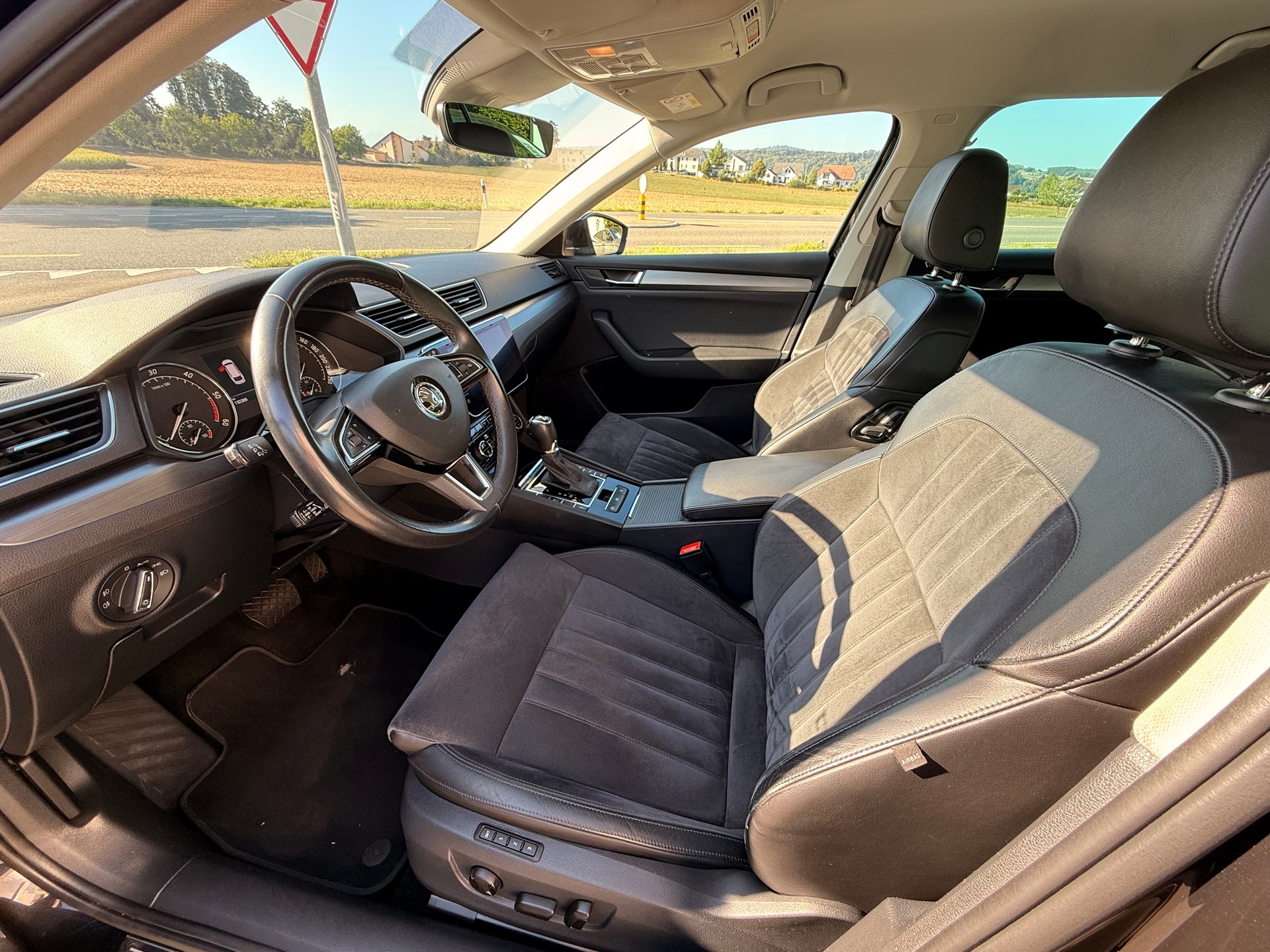 SKODA Superb Combi 2.0 TDi Style 4x4 DSG-image-8