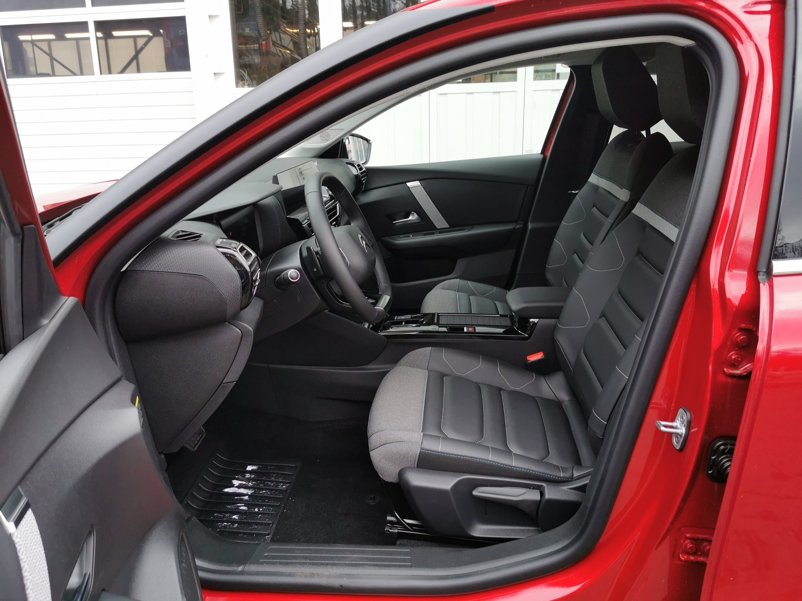 CITROEN C4 1.2 Pure Tech Shine EAT8-image-9