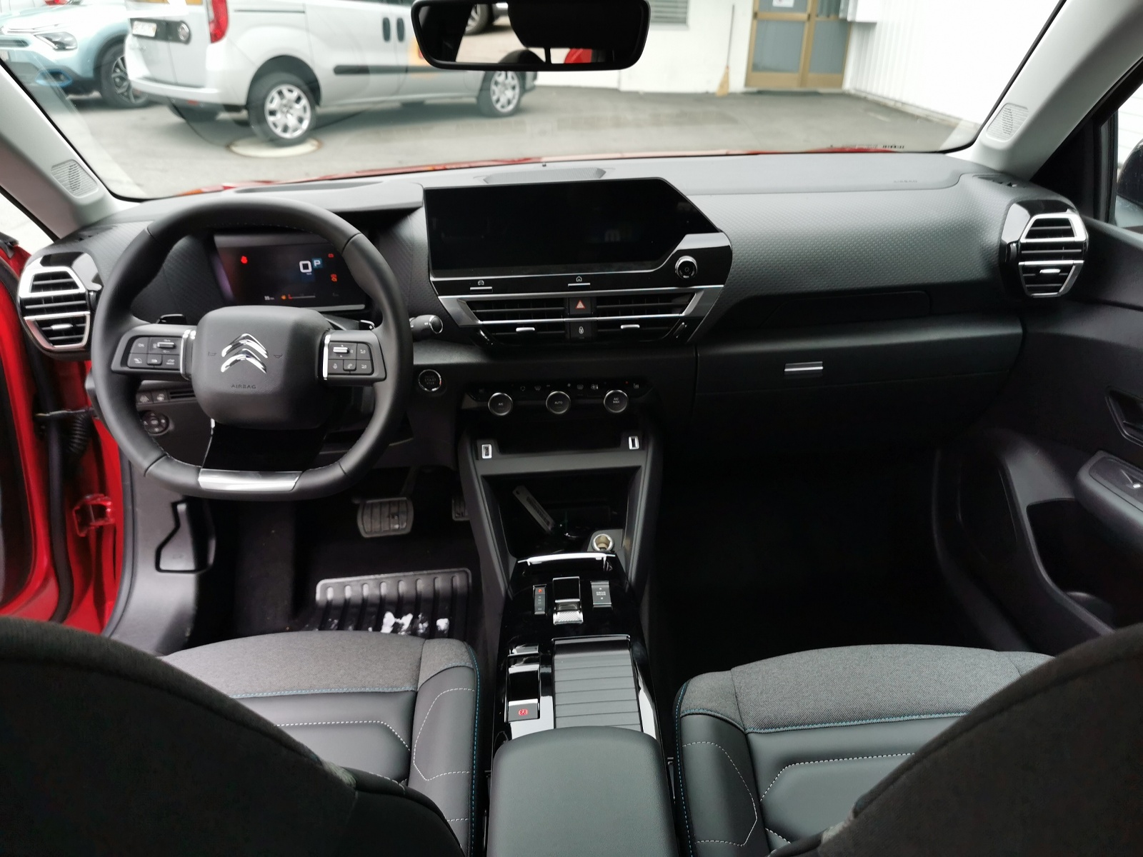 CITROEN C4 1.2 Pure Tech Shine EAT8-image-8