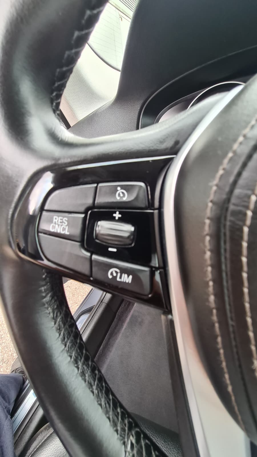 BMW 520d xDrive Touring Steptronic ** Voll-Leder ** Gr-Navi ** RF-Kamera ** PDC V+H ** Sitzheizung ** Frisch Ab MFK & Service **-image-10